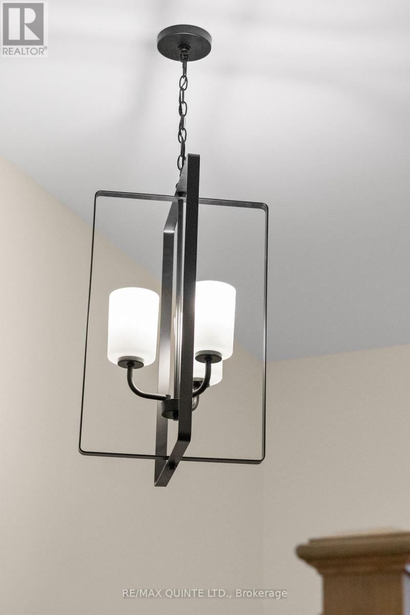 15 Miramichi Street, Belleville, Ontario K8N 0T3 - Photo 24 - X12508220