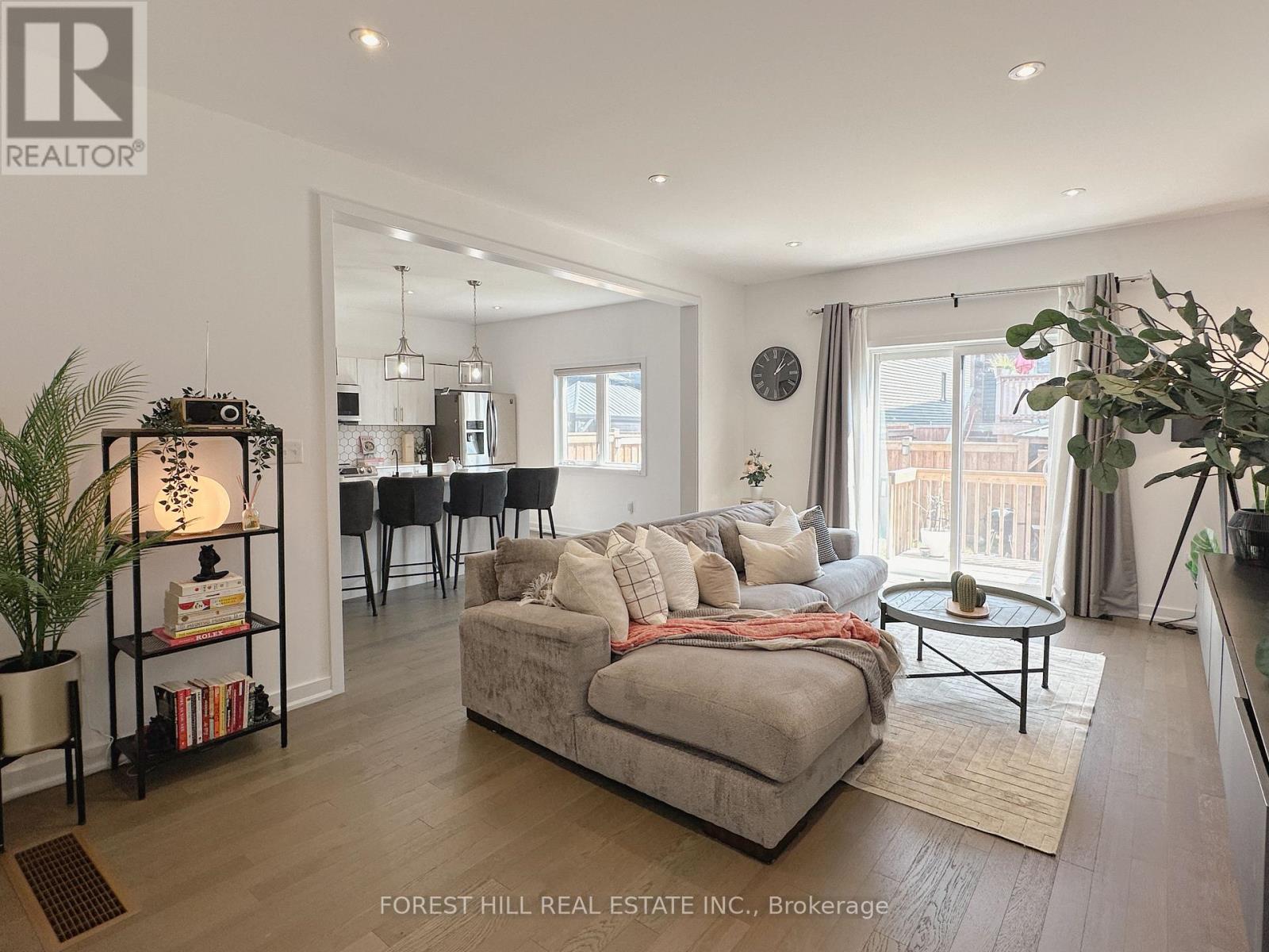 64 Mabern Street, Barrie, Ontario  L9J 0J2 - Photo 12 - S12508148