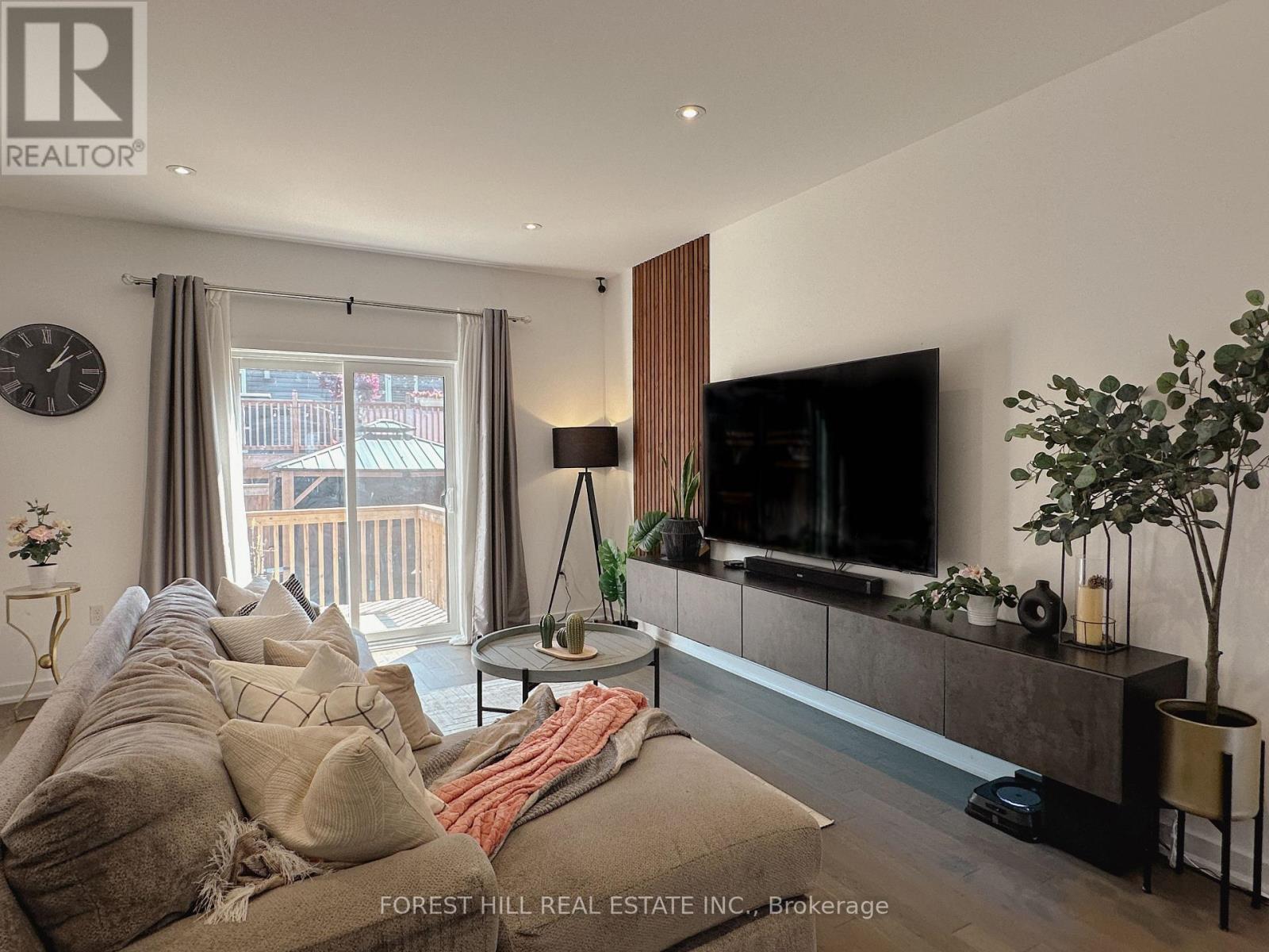 64 Mabern Street, Barrie, Ontario  L9J 0J2 - Photo 13 - S12508148