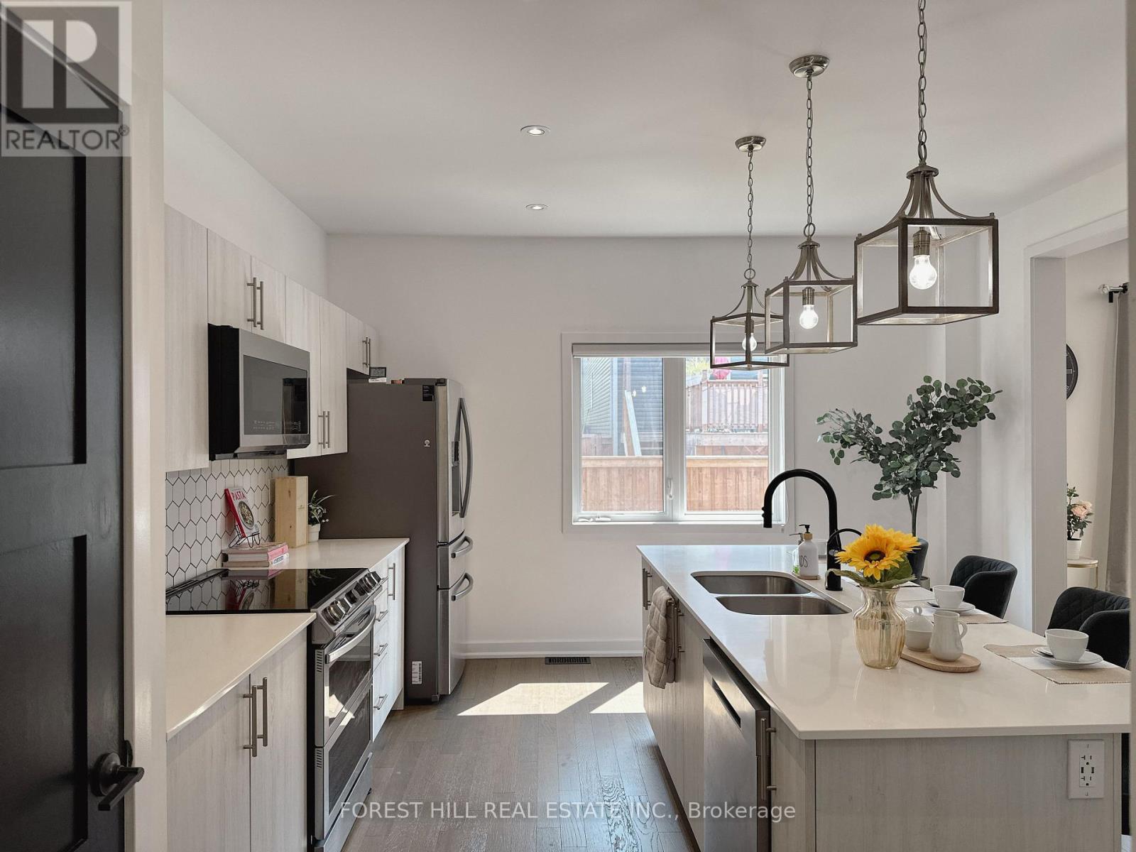 64 Mabern Street, Barrie, Ontario  L9J 0J2 - Photo 17 - S12508148