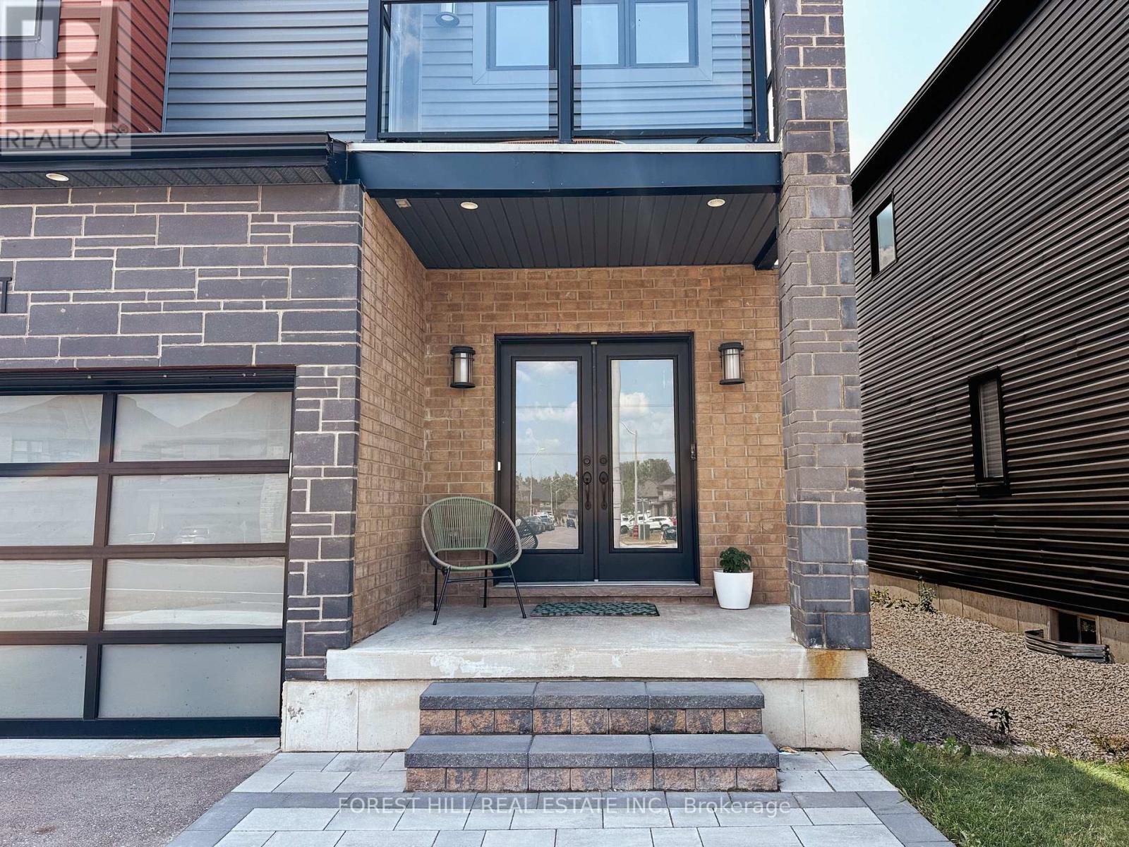 64 Mabern Street, Barrie, Ontario  L9J 0J2 - Photo 3 - S12508148