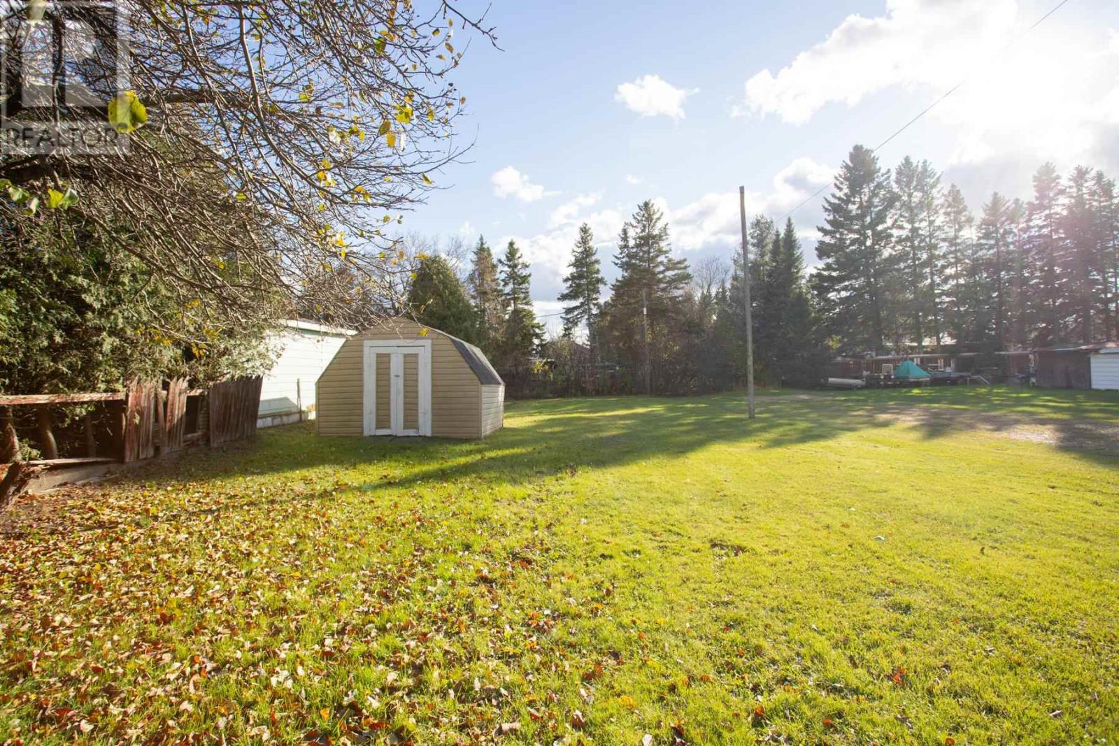 617 Douglas St, Sault Ste. Marie, Ontario P6C 1V5 - Photo 3 - SM253179