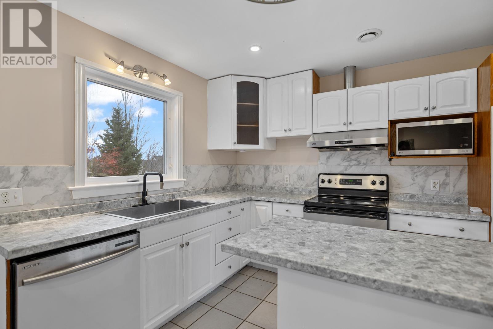 37 Commonwealth Avenue, Charlottetown, Prince Edward Island  C1E 2E7 - Photo 16 - 202517660