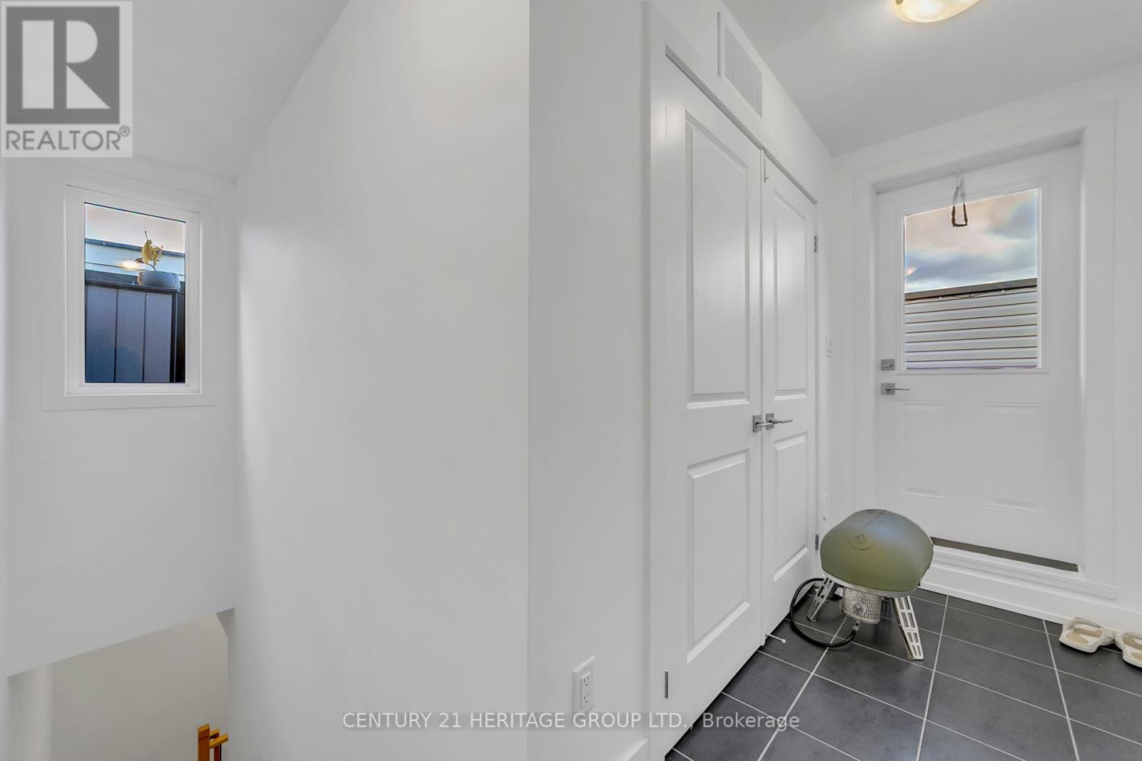 11 - 6 Sayers Lane N, Richmond Hill, Ontario L4E 1J4 - Photo 35 - N12505238