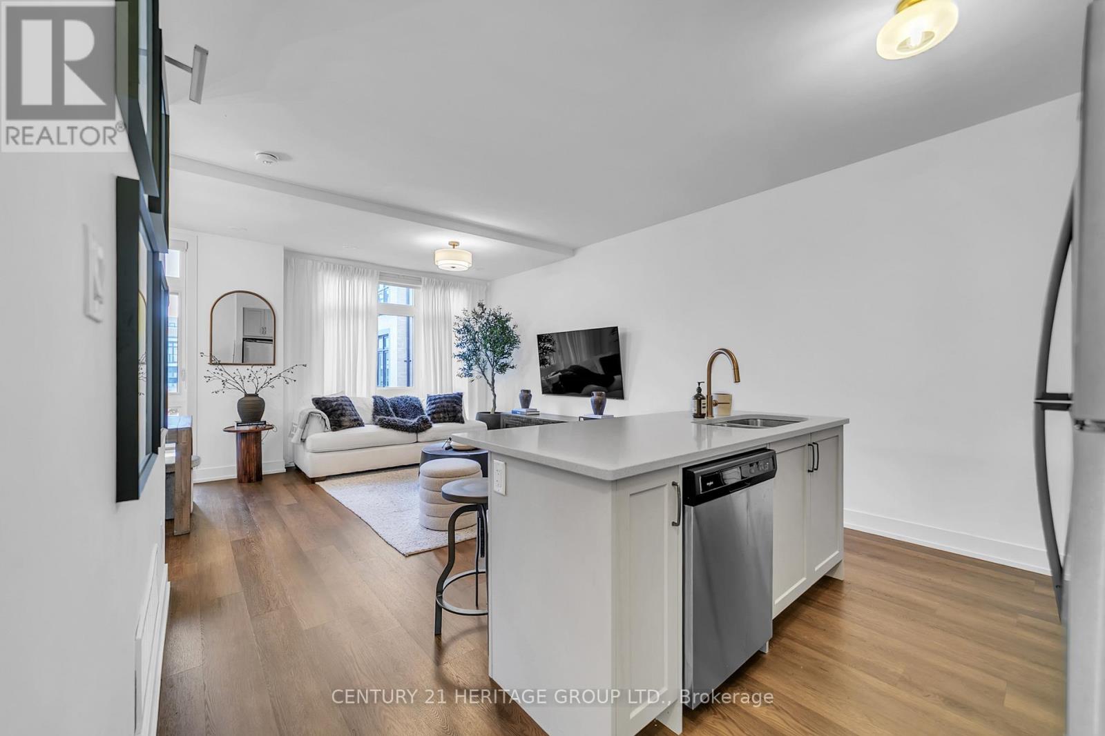 11 - 6 Sayers Lane N, Richmond Hill, Ontario L4E 1J4 - Photo 8 - N12505238