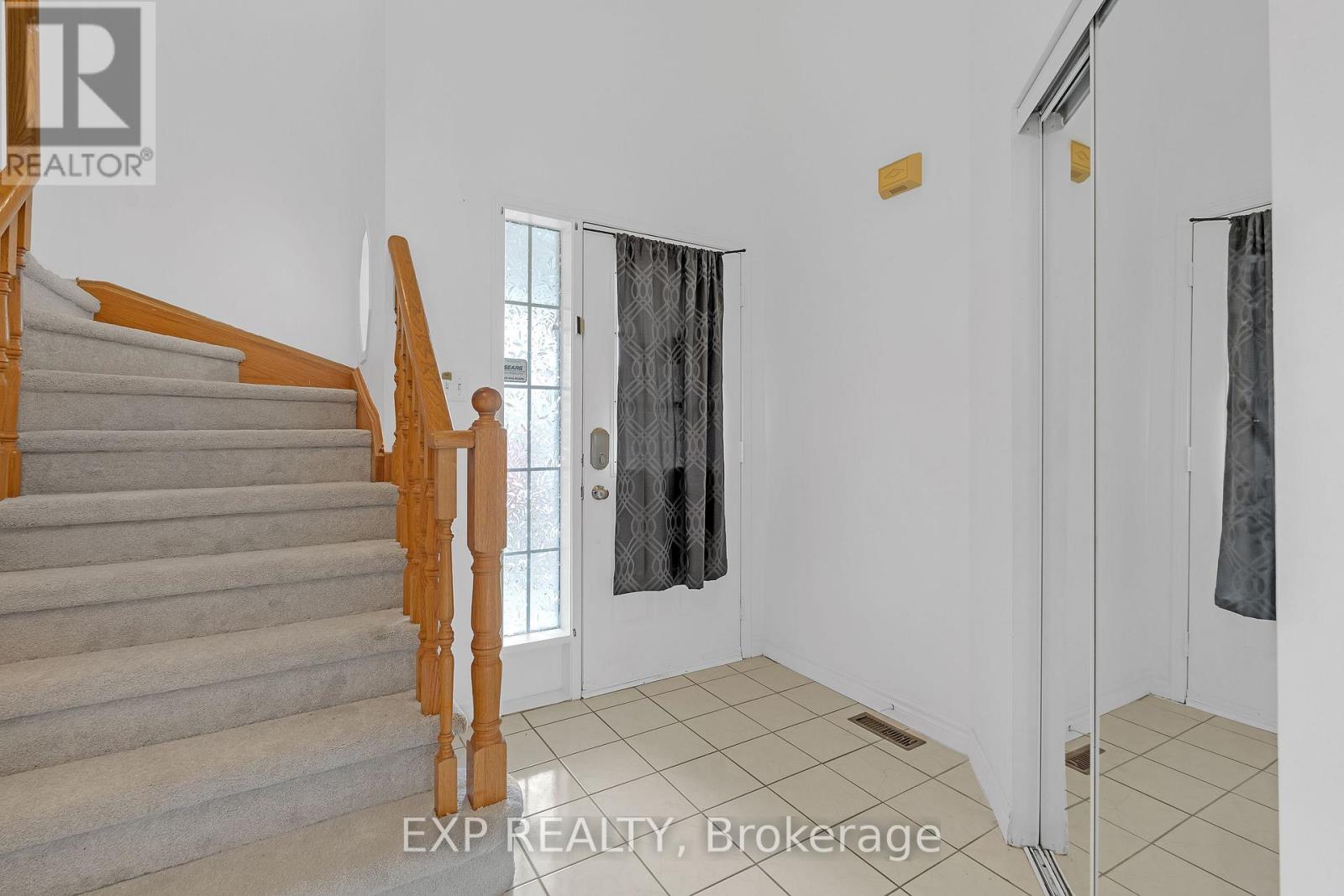 6069 Maple Gate Circle, Mississauga, Ontario  L5N 7B1 - Photo 2 - W12508060