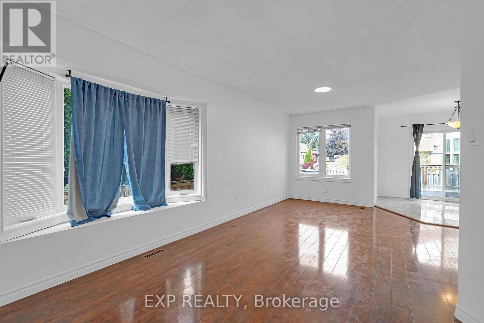 6069 Maple Gate Circle, Mississauga, Ontario  L5N 7B1 - Photo 3 - W12508060