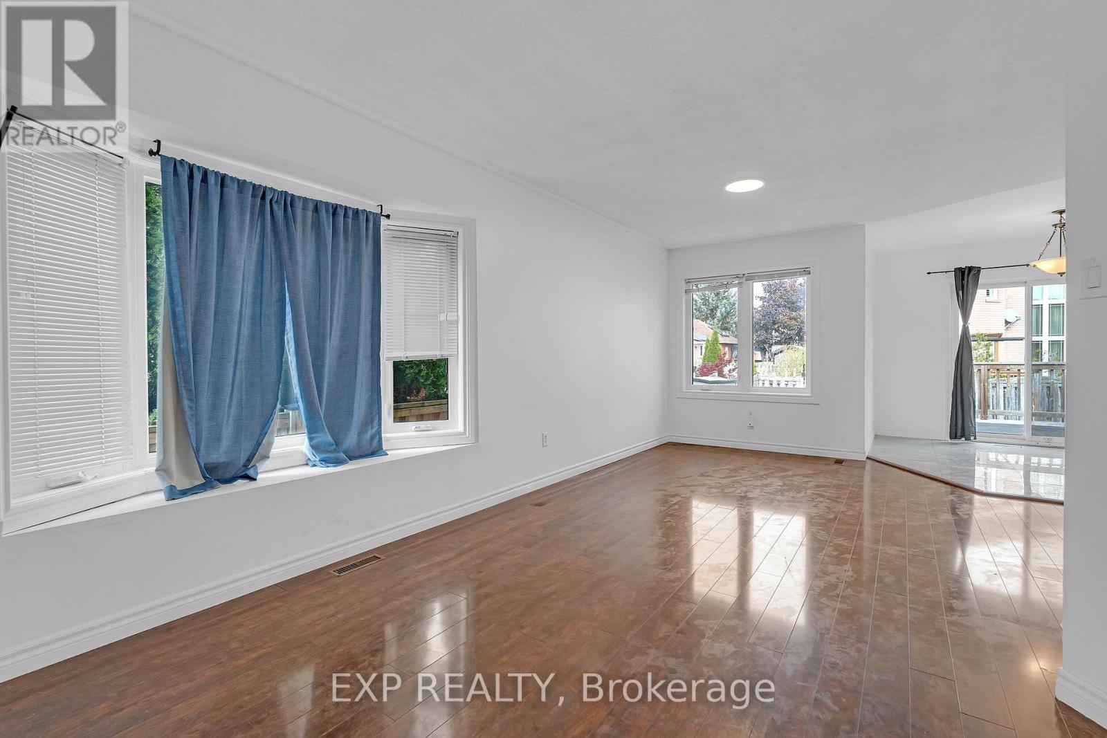 6069 Maple Gate Circle, Mississauga, Ontario  L5N 7B1 - Photo 4 - W12508060