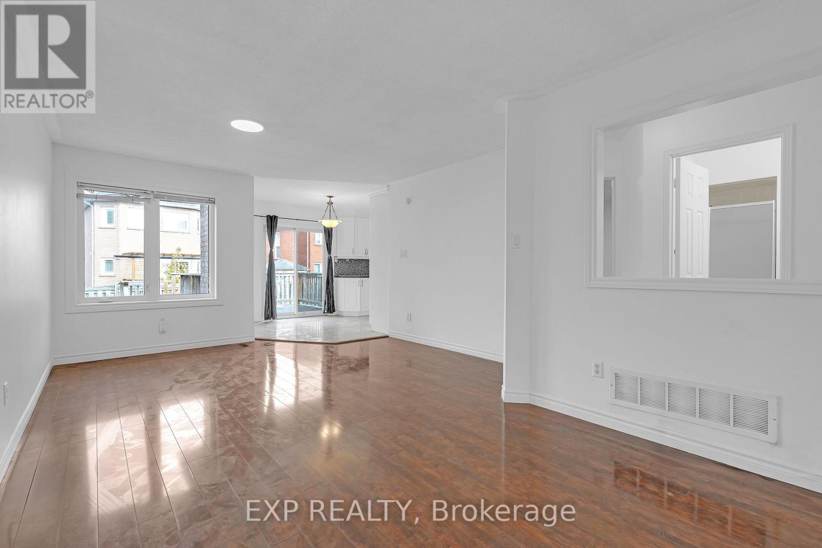 6069 Maple Gate Circle, Mississauga, Ontario  L5N 7B1 - Photo 5 - W12508060