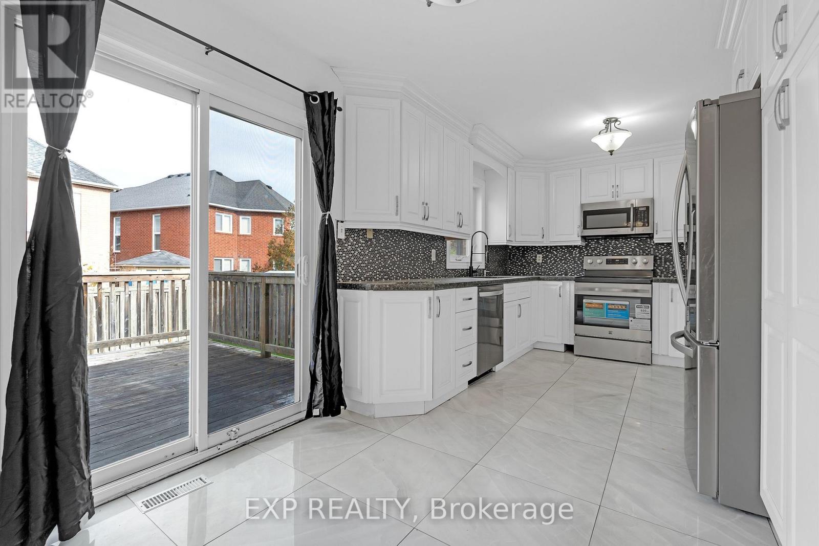 6069 Maple Gate Circle, Mississauga, Ontario  L5N 7B1 - Photo 7 - W12508060