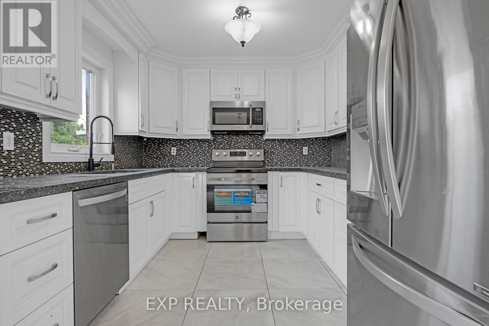 6069 Maple Gate Circle, Mississauga, Ontario  L5N 7B1 - Photo 8 - W12508060