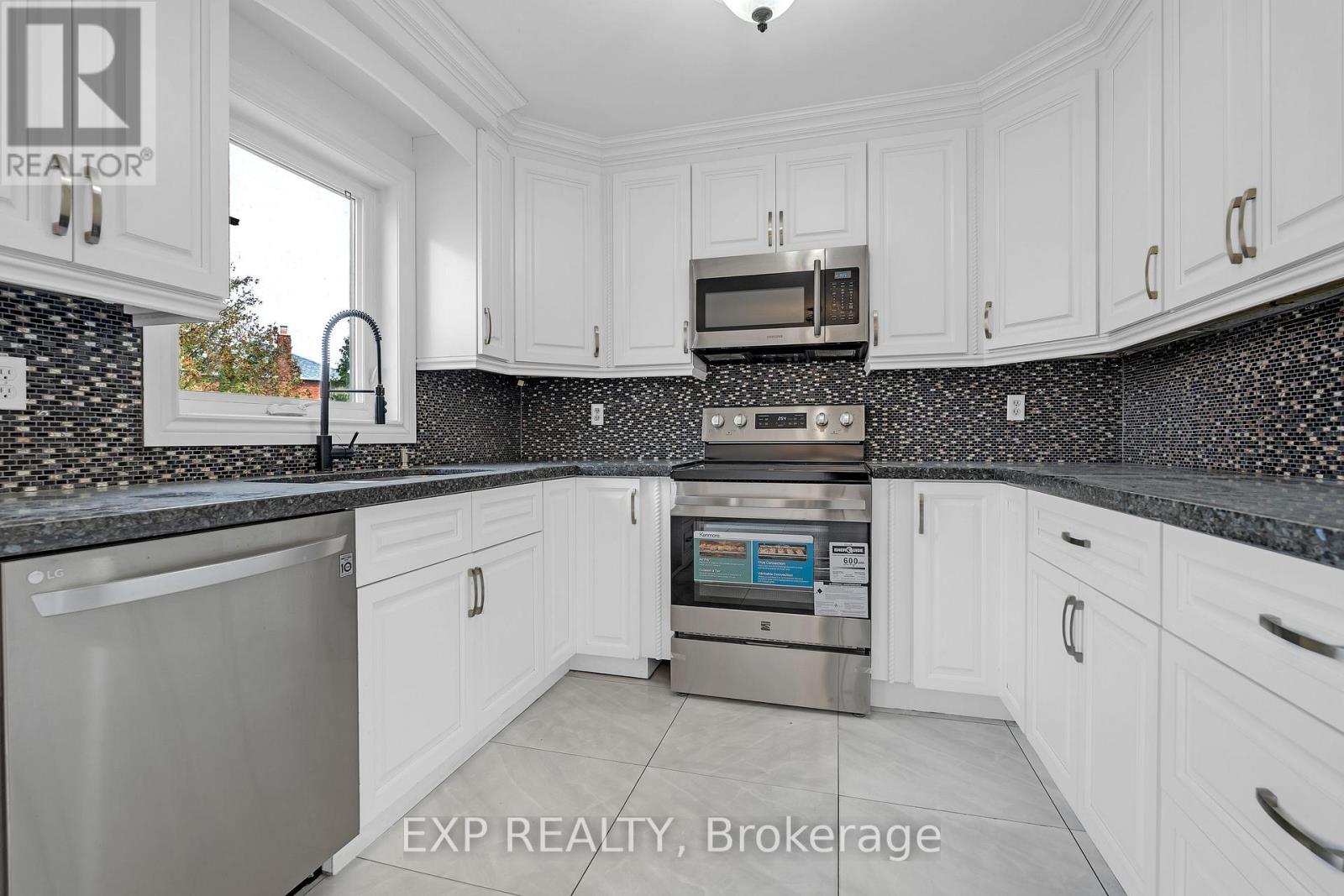 6069 Maple Gate Circle, Mississauga, Ontario  L5N 7B1 - Photo 9 - W12508060