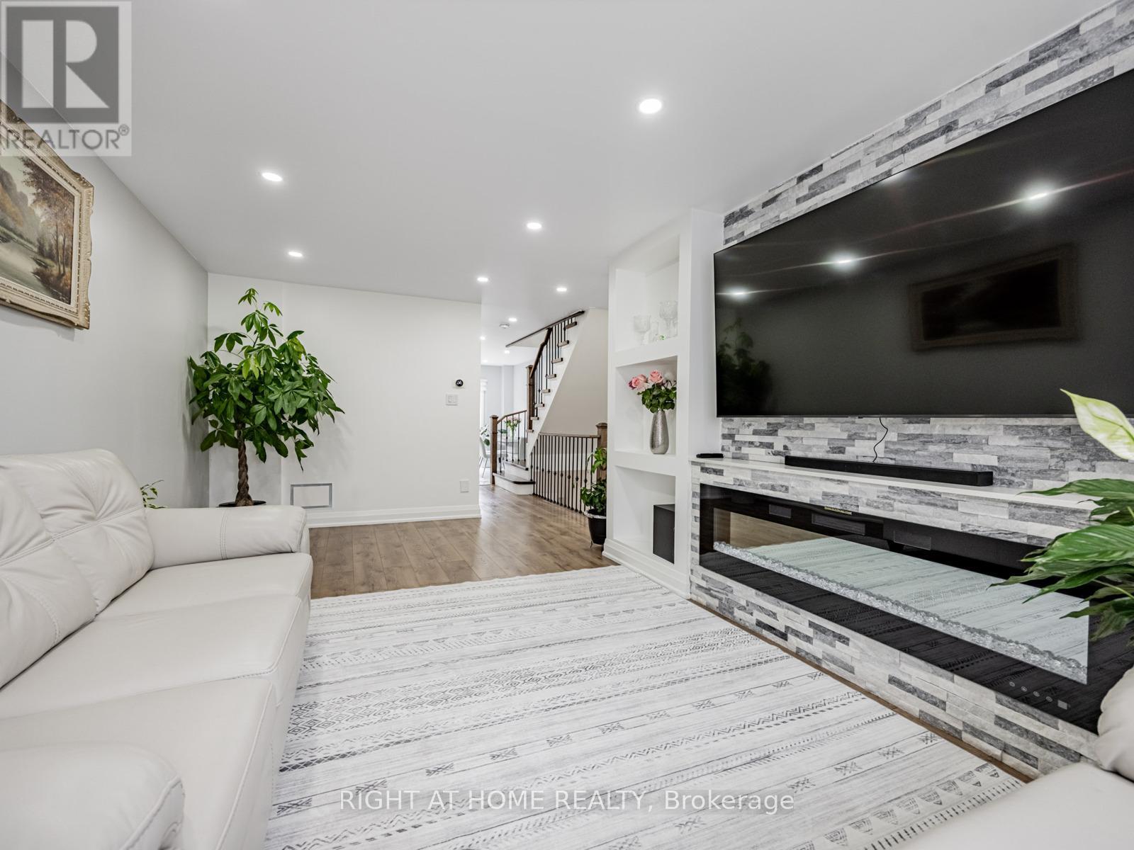 105 - 601 Shoreline Drive, Mississauga, Ontario  L5B 4K8 - Photo 13 - W12508070