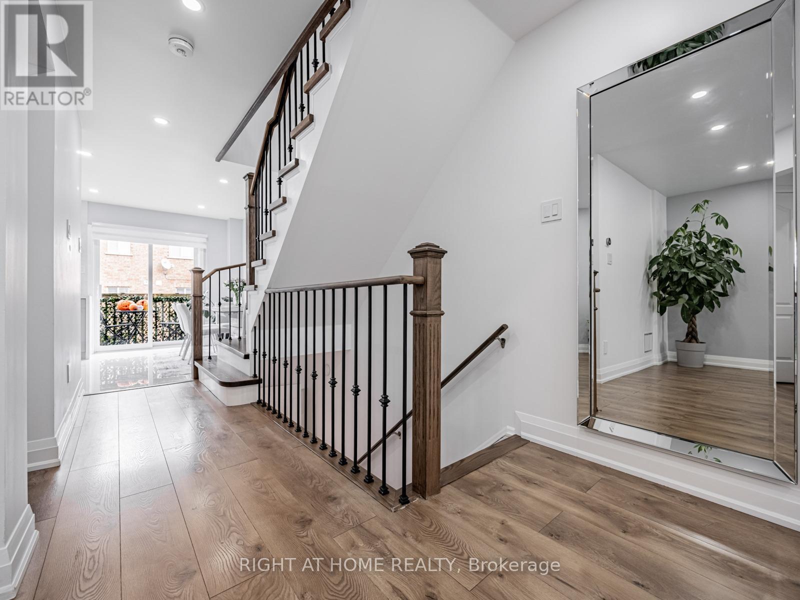 105 - 601 Shoreline Drive, Mississauga, Ontario  L5B 4K8 - Photo 14 - W12508070