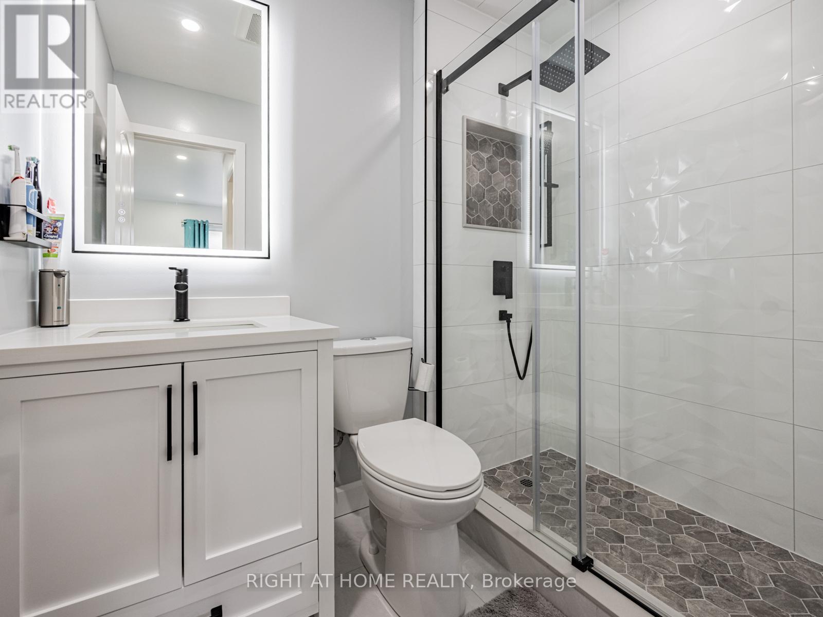 105 - 601 Shoreline Drive, Mississauga, Ontario  L5B 4K8 - Photo 21 - W12508070