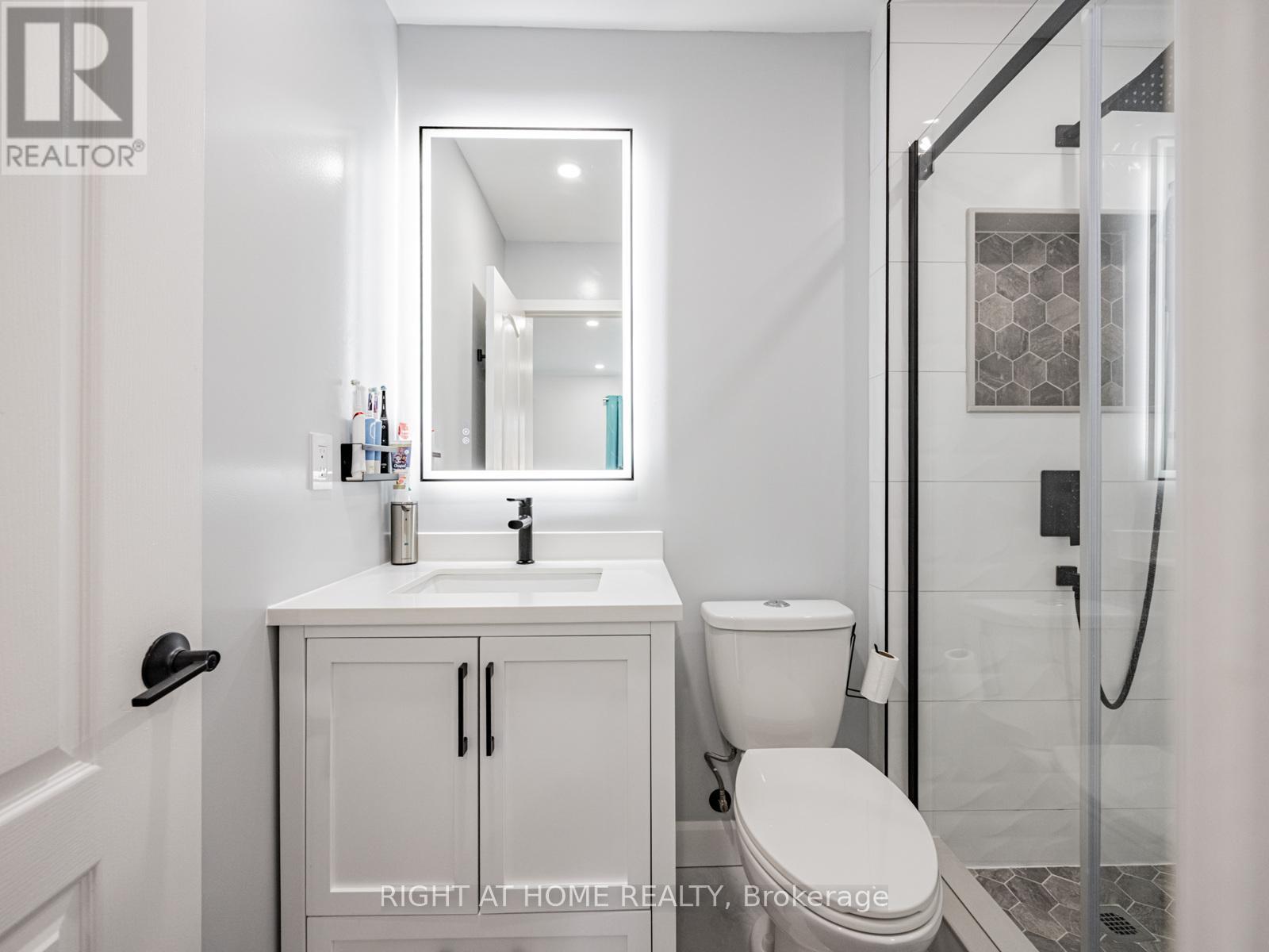 105 - 601 Shoreline Drive, Mississauga, Ontario  L5B 4K8 - Photo 22 - W12508070