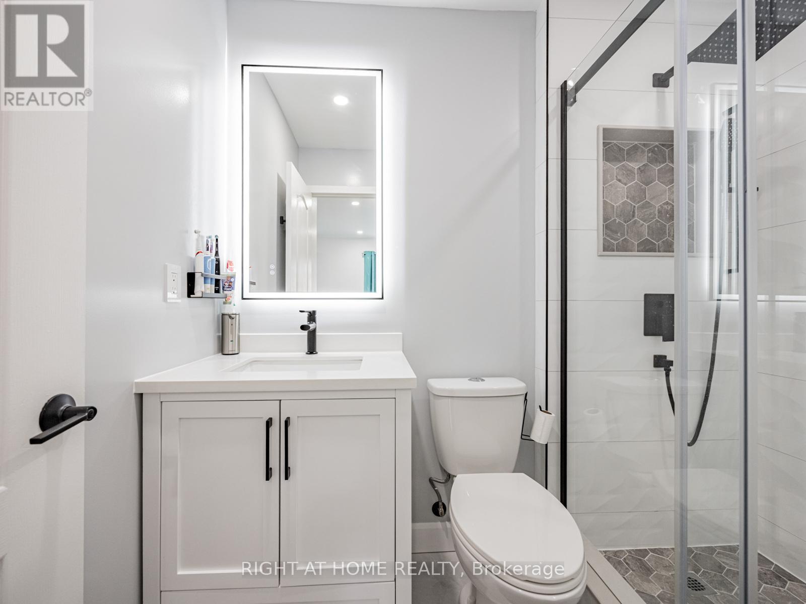 105 - 601 Shoreline Drive, Mississauga, Ontario  L5B 4K8 - Photo 23 - W12508070