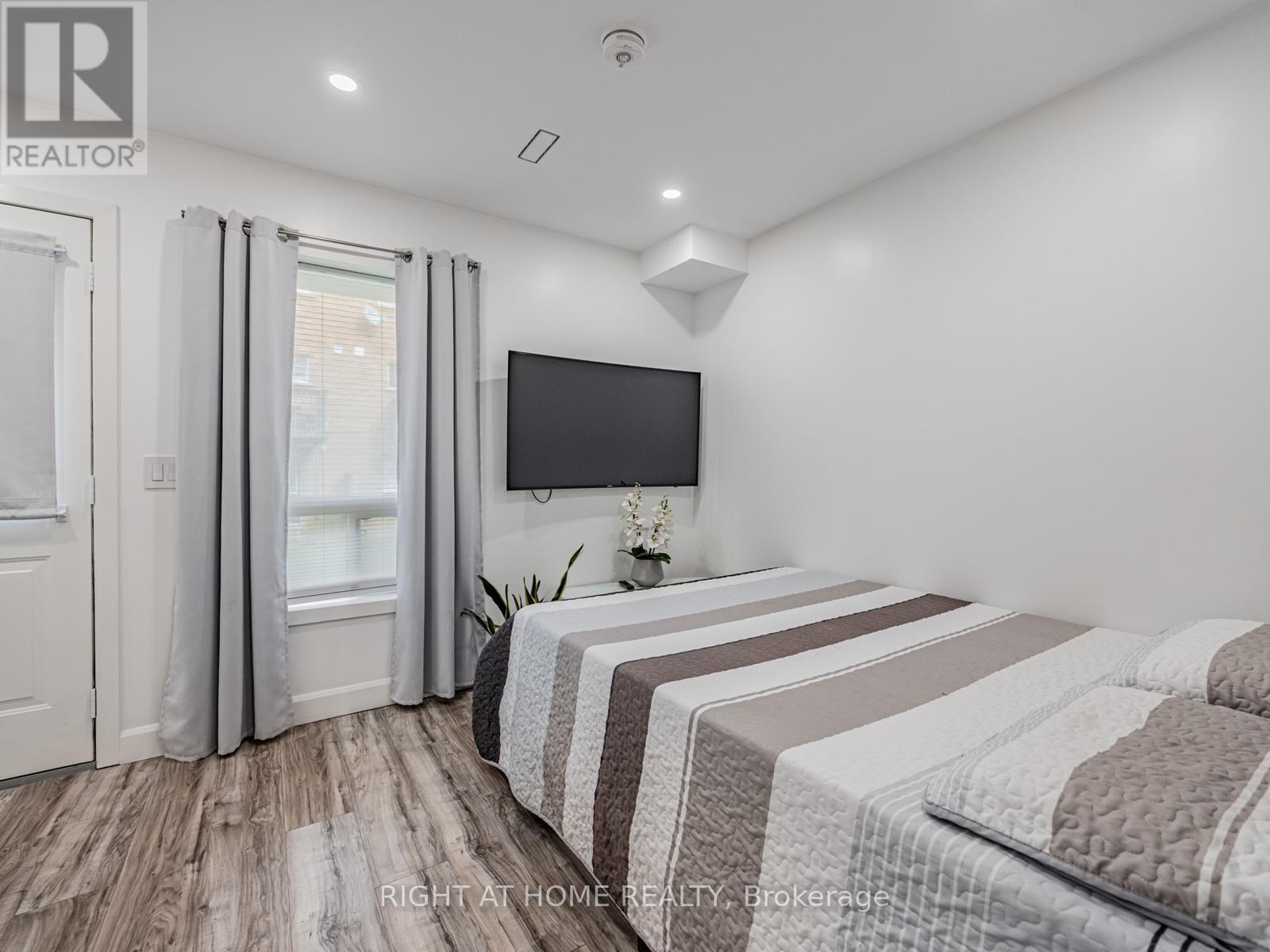 105 - 601 Shoreline Drive, Mississauga, Ontario  L5B 4K8 - Photo 31 - W12508070