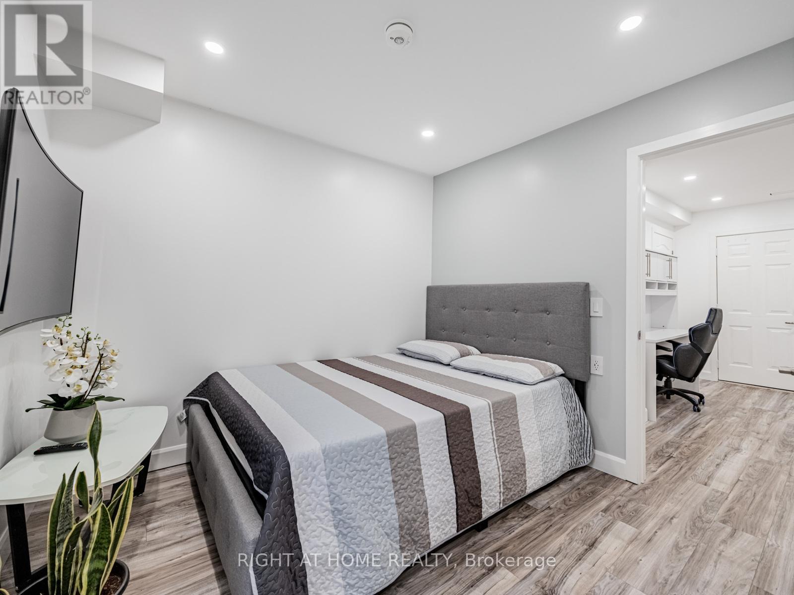 105 - 601 Shoreline Drive, Mississauga, Ontario  L5B 4K8 - Photo 32 - W12508070