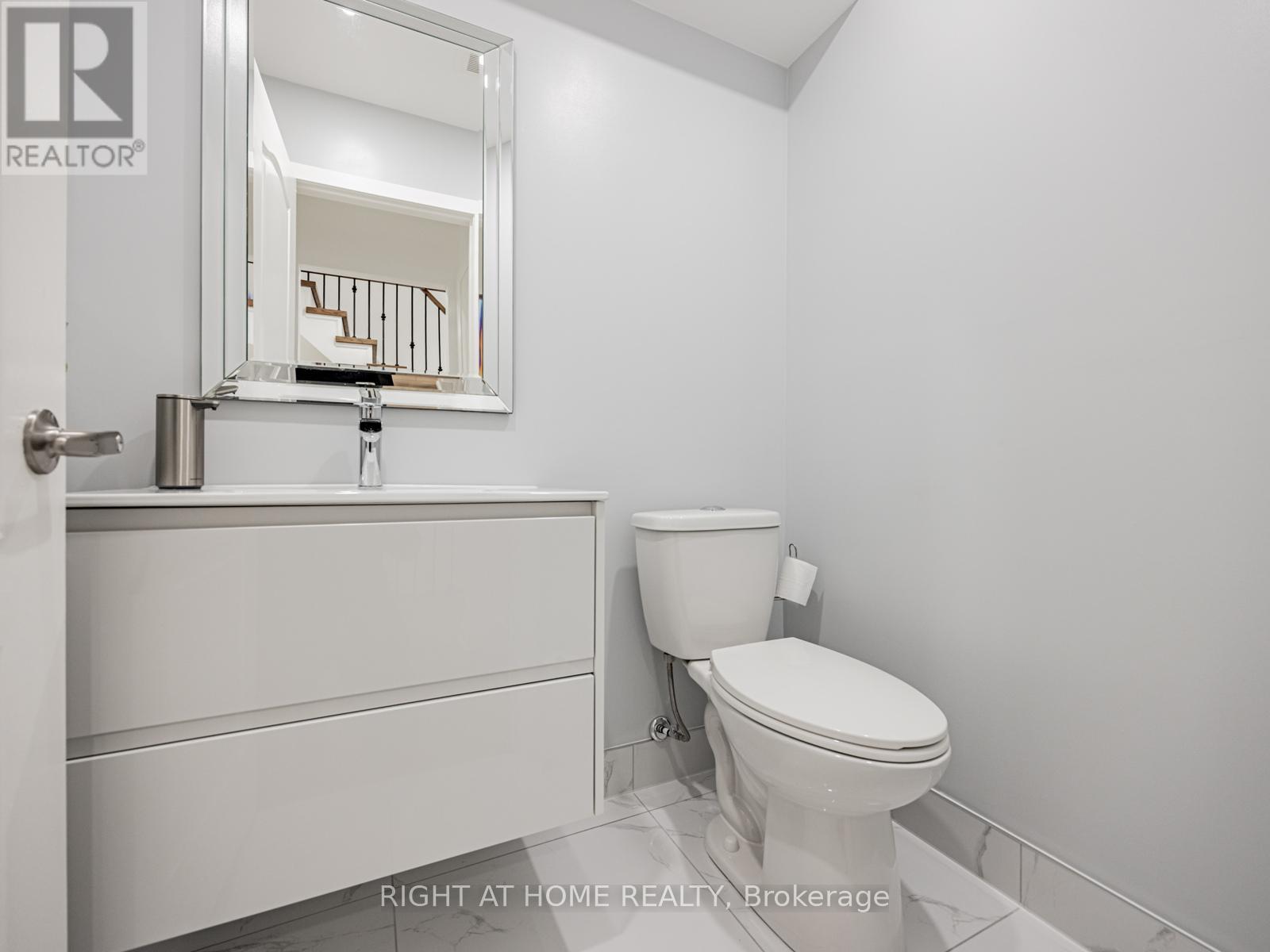 105 - 601 Shoreline Drive, Mississauga, Ontario  L5B 4K8 - Photo 35 - W12508070