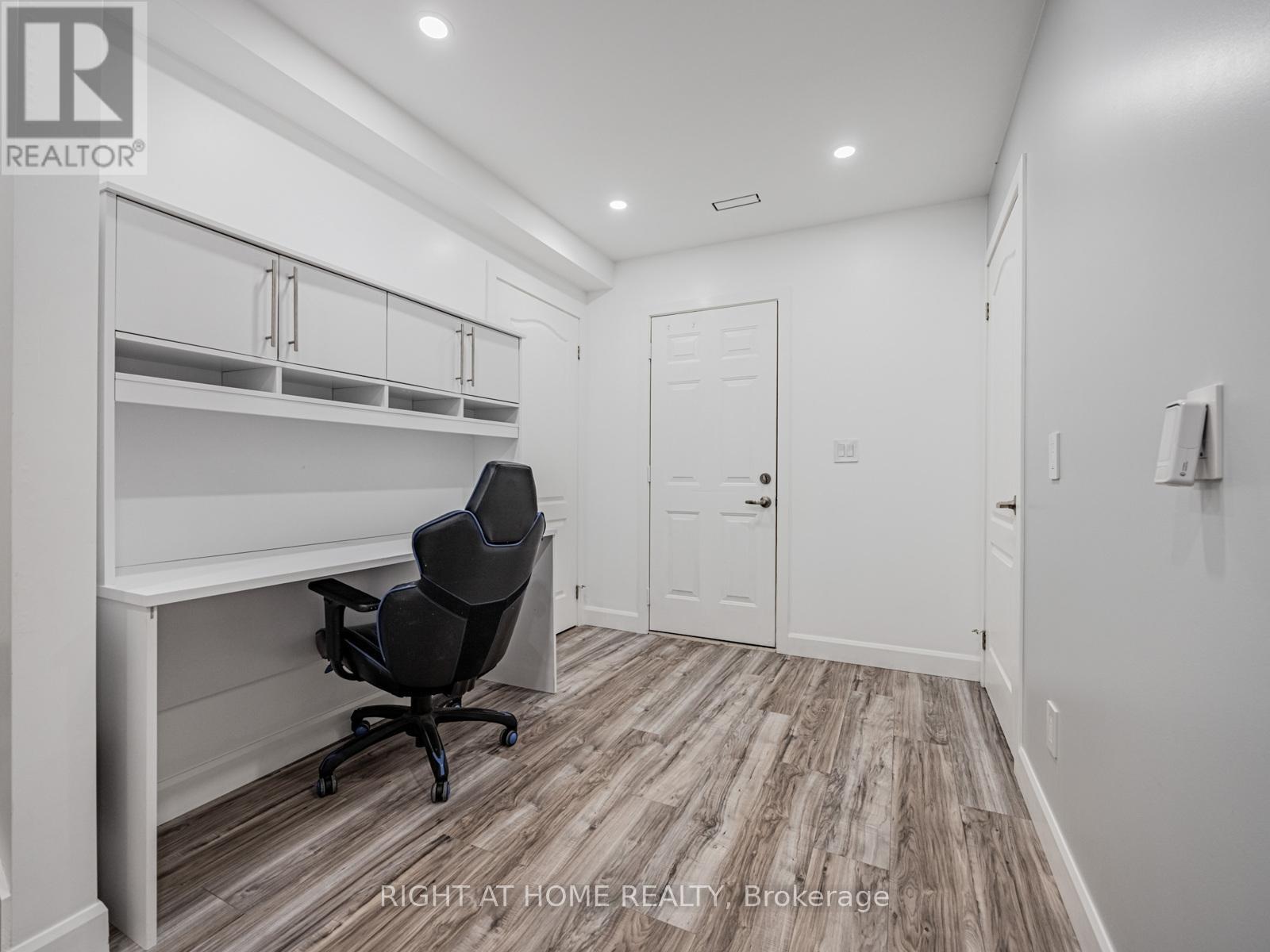 105 - 601 Shoreline Drive, Mississauga, Ontario  L5B 4K8 - Photo 37 - W12508070