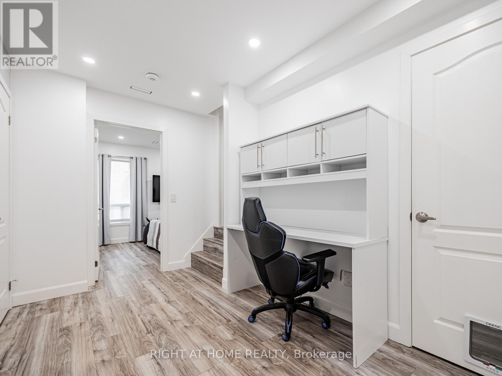 105 - 601 Shoreline Drive, Mississauga, Ontario  L5B 4K8 - Photo 38 - W12508070