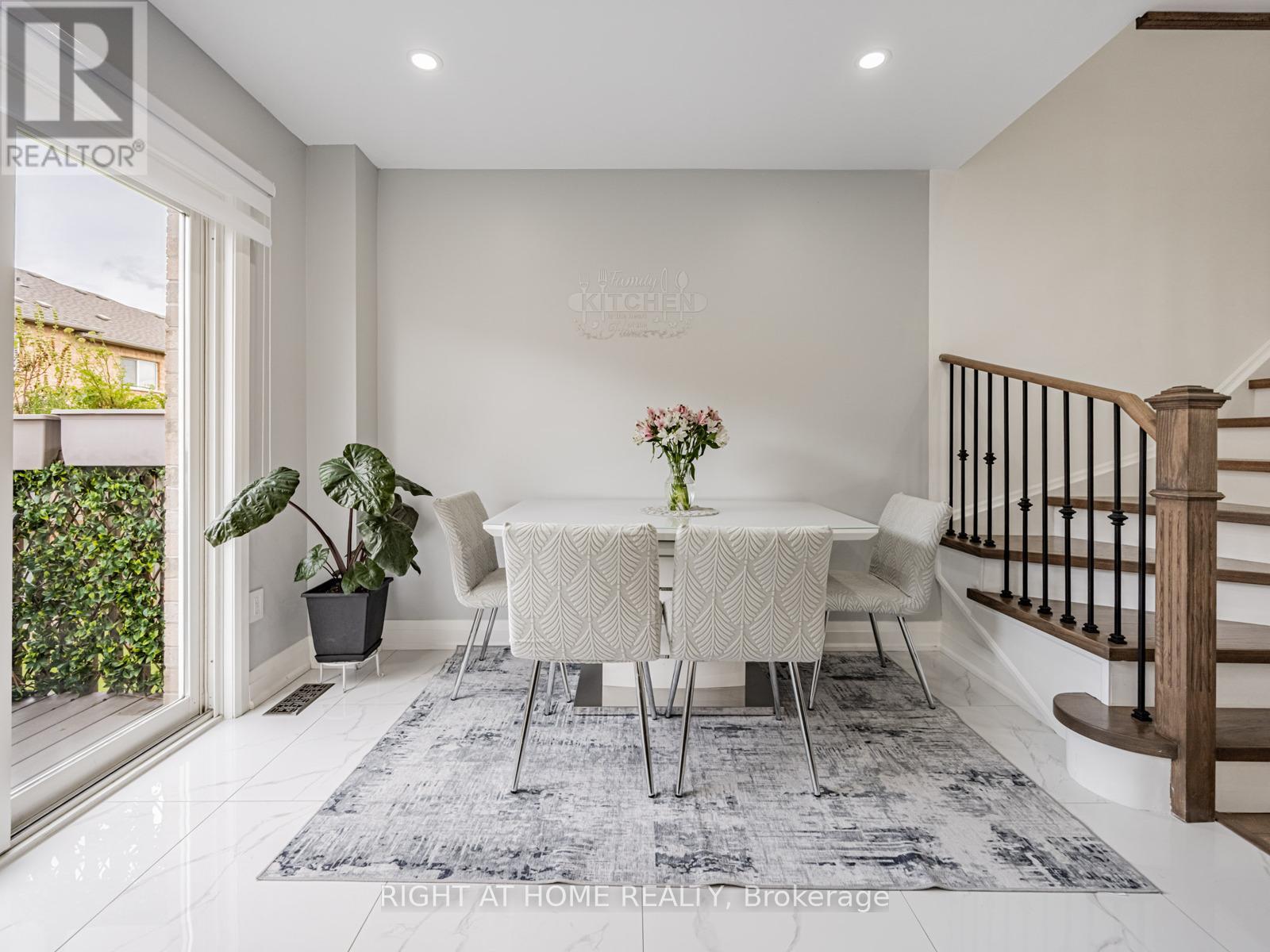 105 - 601 Shoreline Drive, Mississauga, Ontario  L5B 4K8 - Photo 8 - W12508070