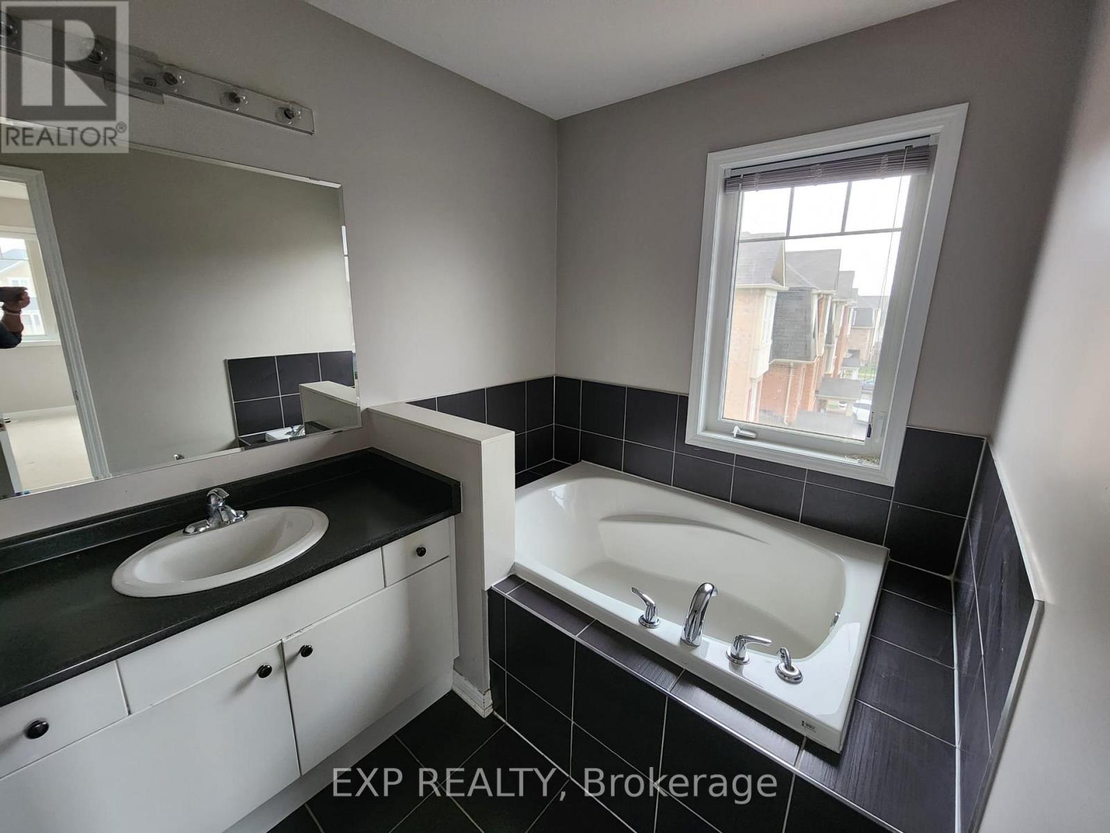 16 Saunter Court, Brampton, Ontario  L7A 0S7 - Photo 14 - W12508080