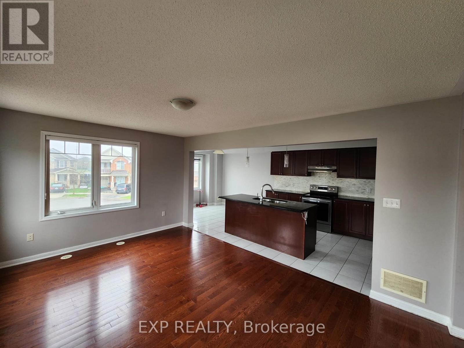 16 Saunter Court, Brampton, Ontario  L7A 0S7 - Photo 4 - W12508080