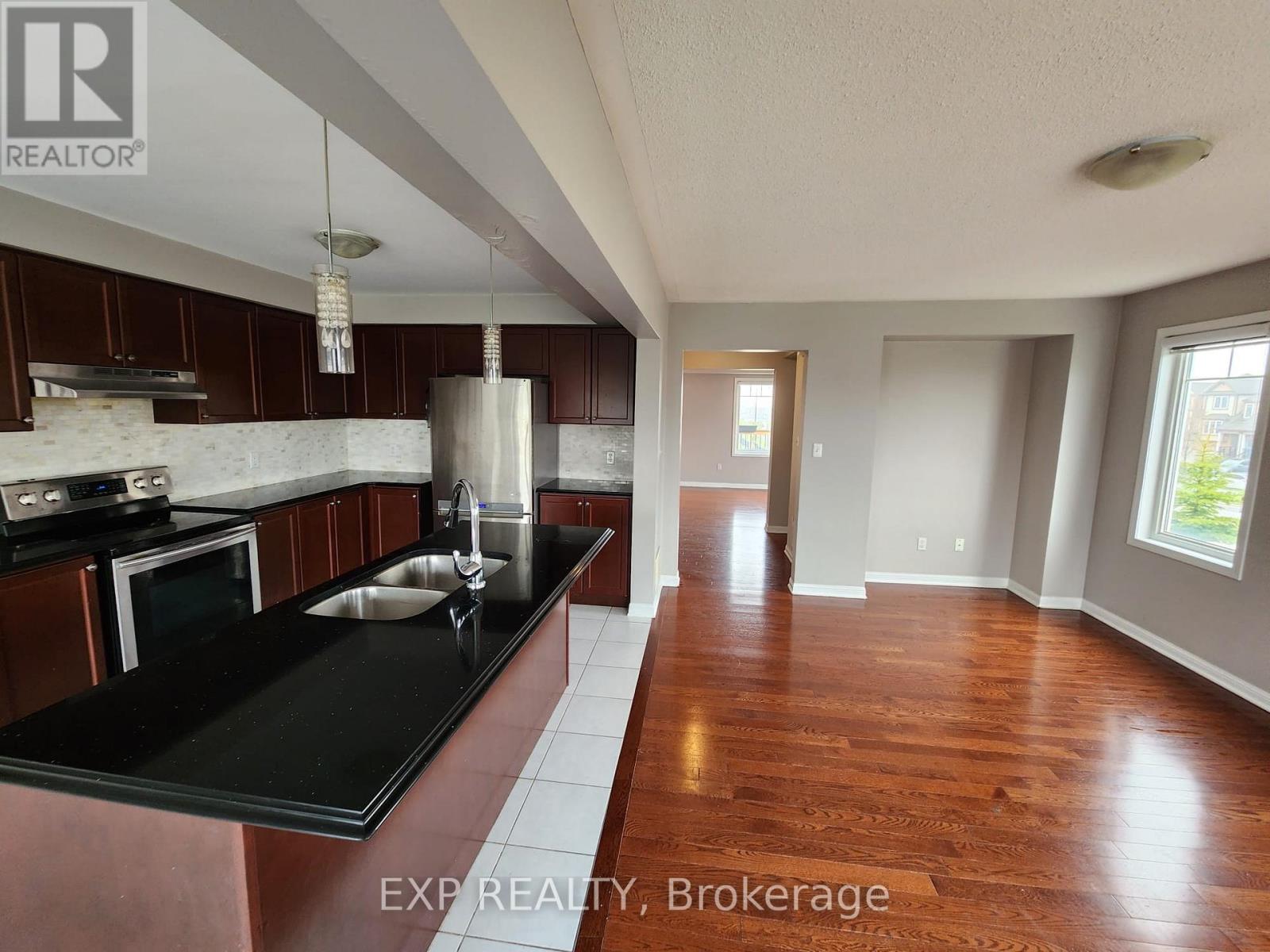 16 Saunter Court, Brampton, Ontario  L7A 0S7 - Photo 5 - W12508080