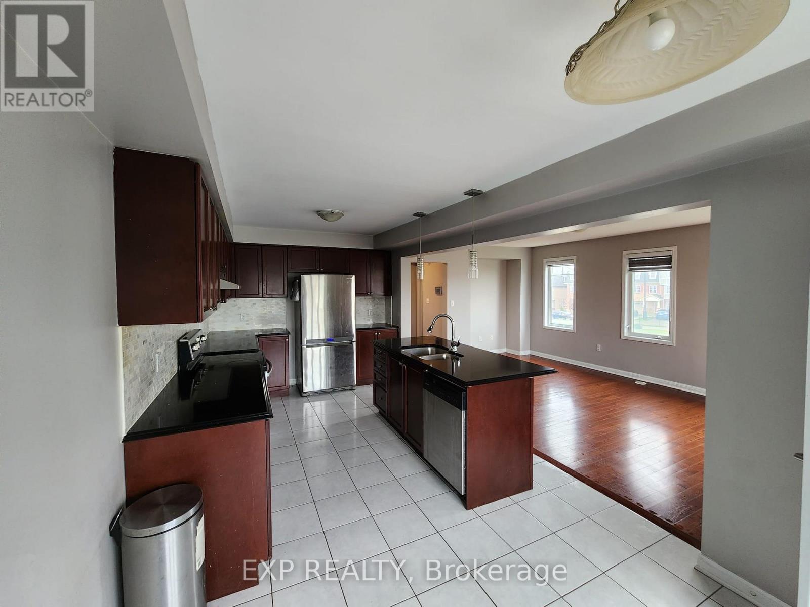 16 Saunter Court, Brampton, Ontario  L7A 0S7 - Photo 8 - W12508080