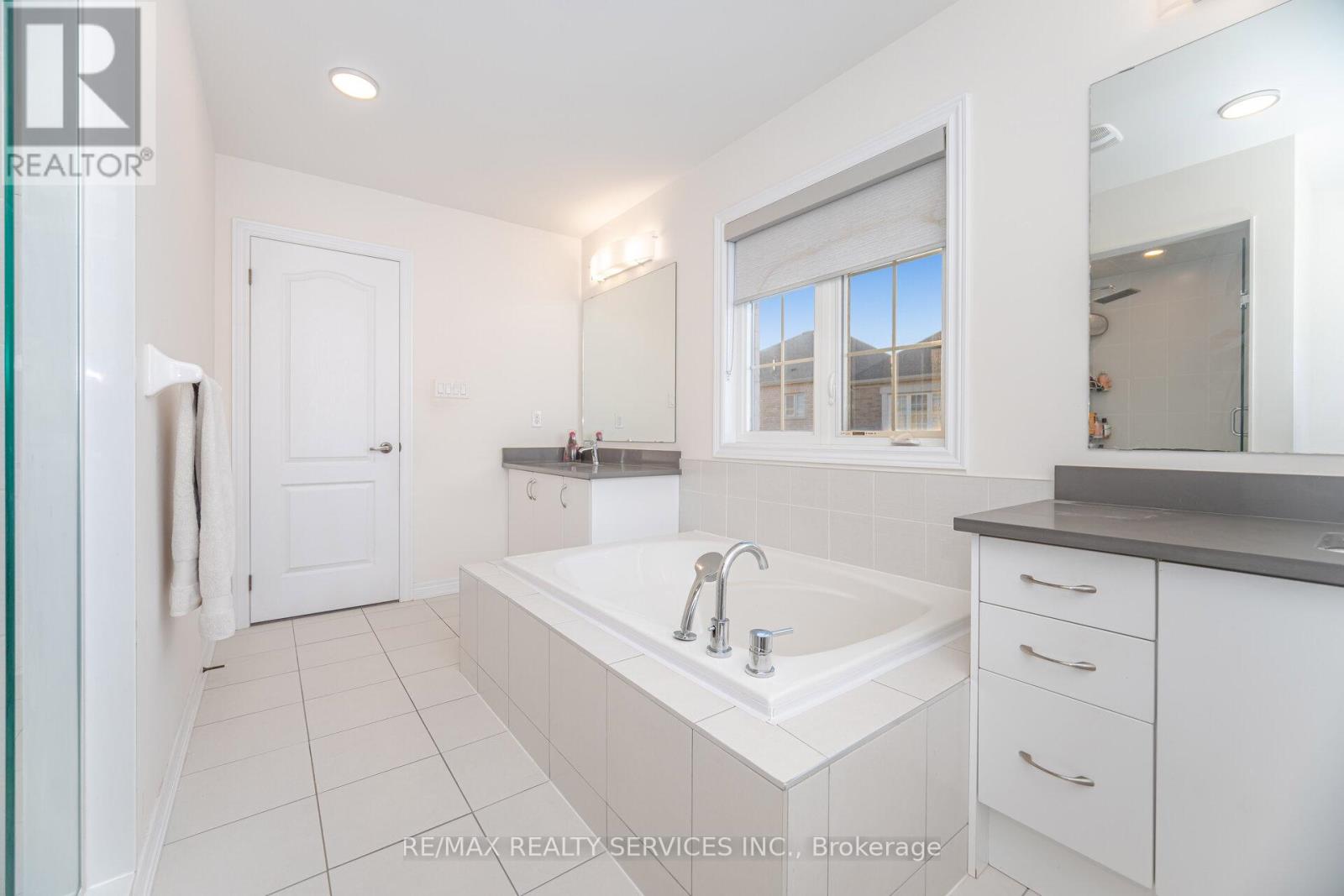 114 Haverhill Road, Brampton, Ontario  L6R 4A6 - Photo 26 - W12508088