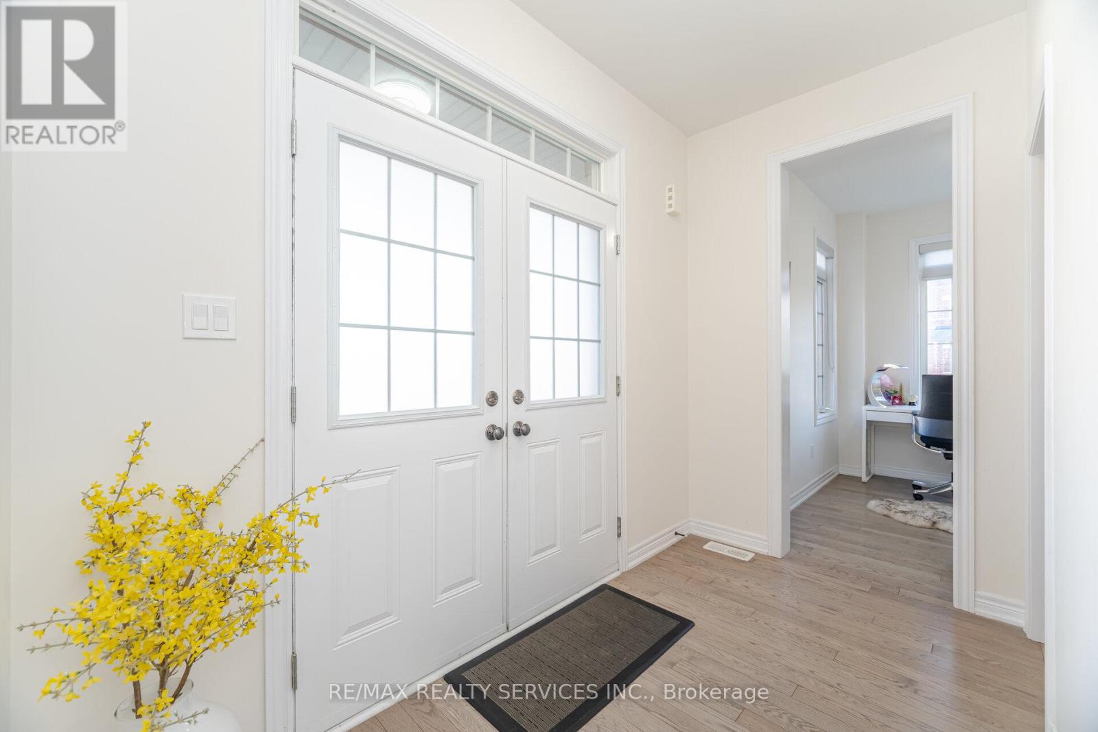 114 Haverhill Road, Brampton, Ontario  L6R 4A6 - Photo 6 - W12508088