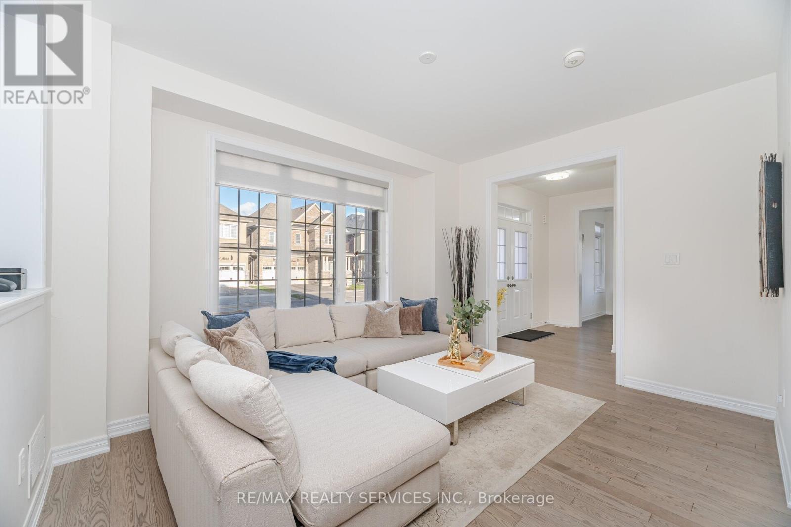 114 Haverhill Road, Brampton, Ontario  L6R 4A6 - Photo 7 - W12508088