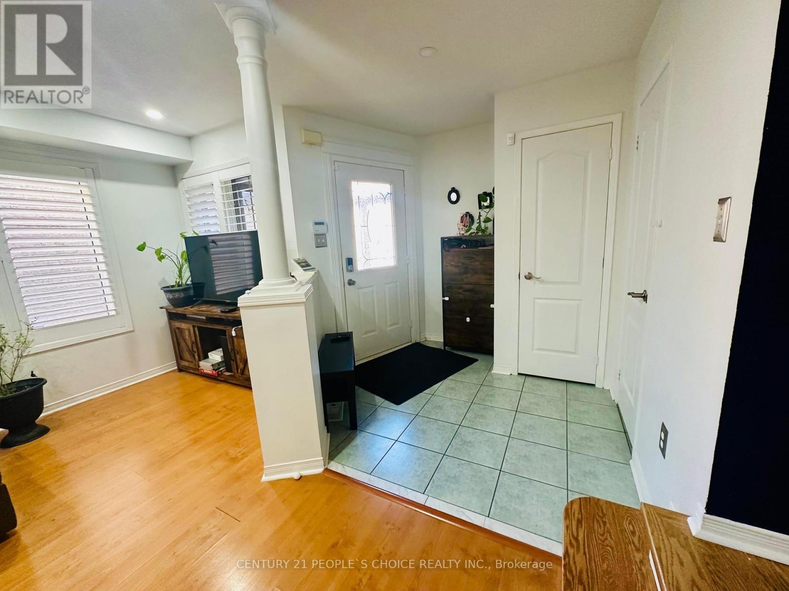 48 Coachwhip Road, Brampton, Ontario L6R 1X8 - Photo 3 - W12508090