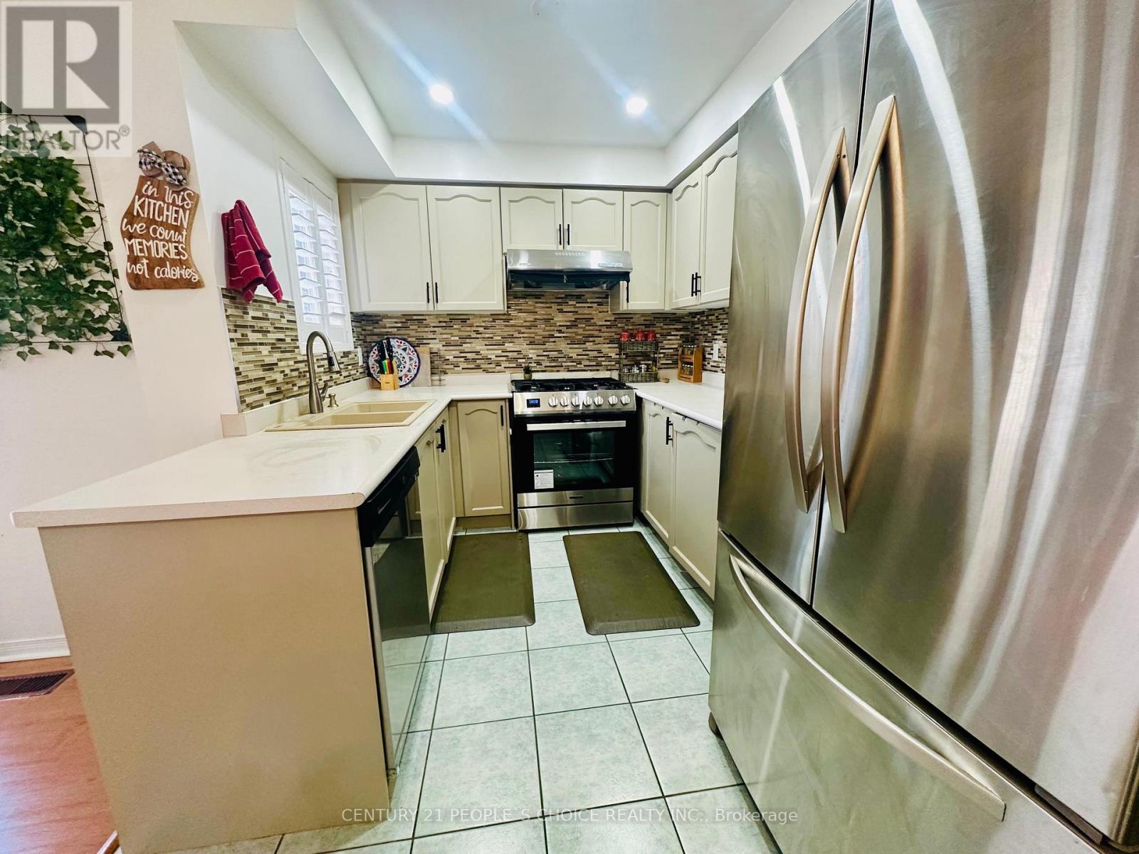 48 Coachwhip Road, Brampton, Ontario L6R 1X8 - Photo 9 - W12508090