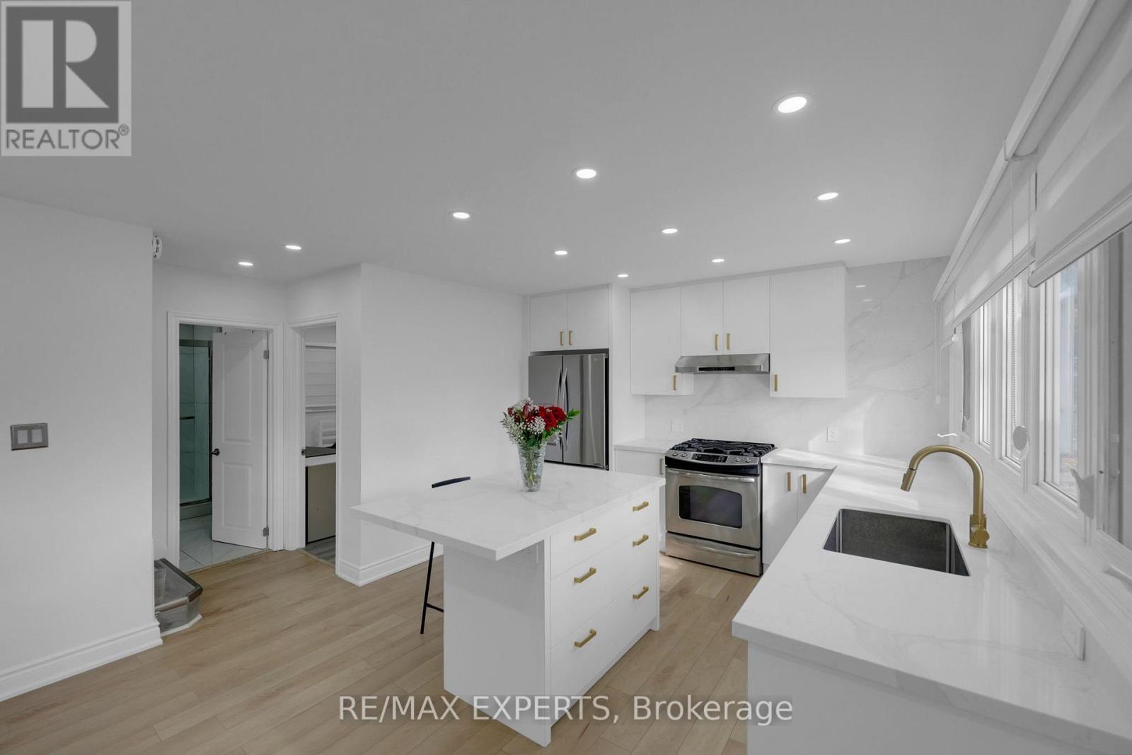 100 Wallasey Avenue, Toronto, Ontario  M9M 1E4 - Photo 10 - W12508100