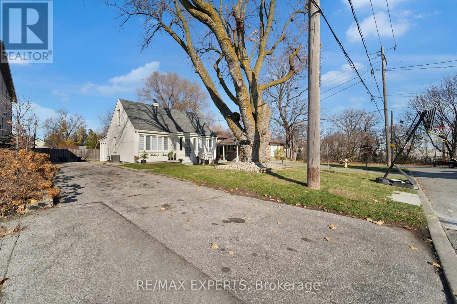100 Wallasey Avenue, Toronto, Ontario  M9M 1E4 - Photo 2 - W12508100