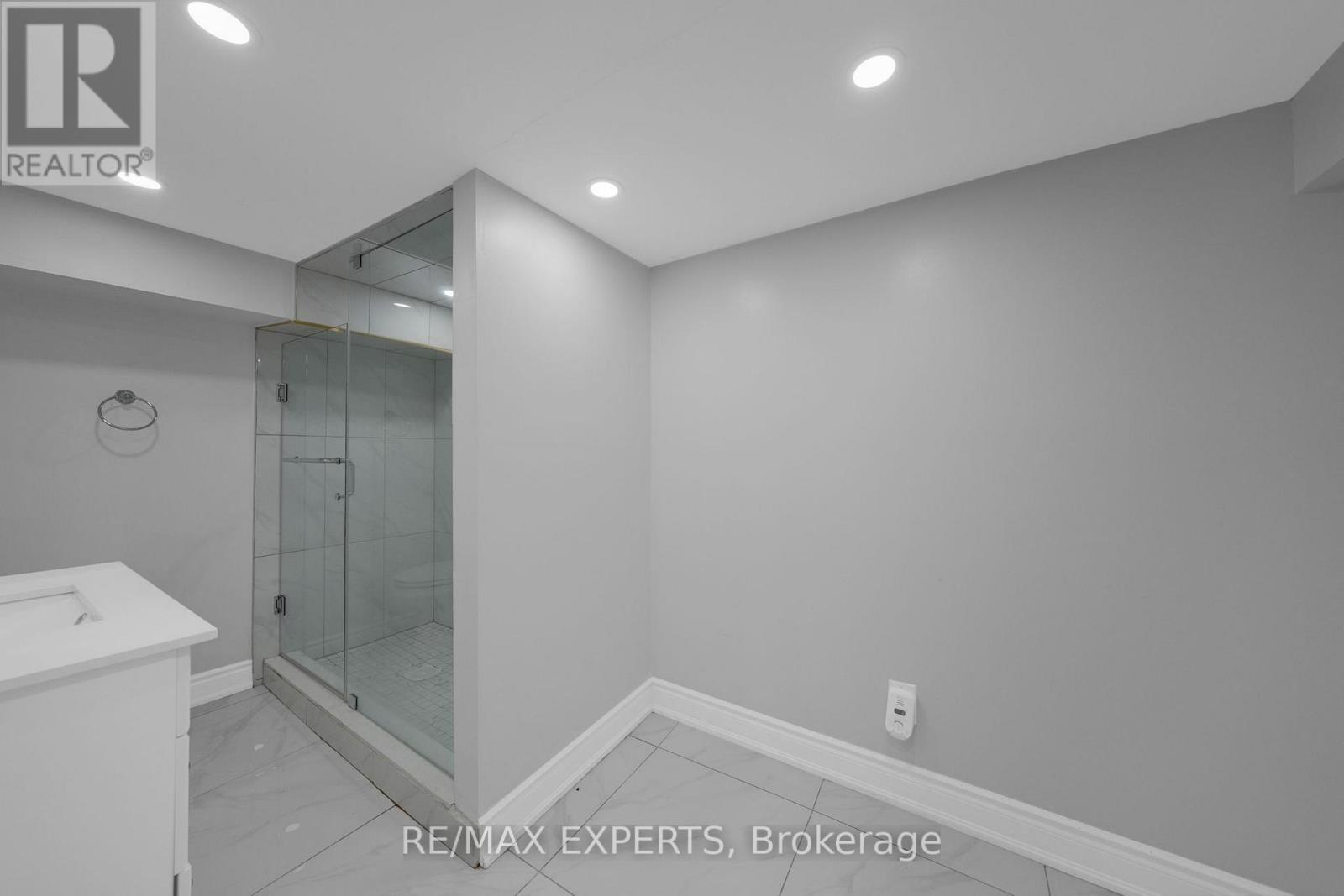 100 Wallasey Avenue, Toronto, Ontario  M9M 1E4 - Photo 32 - W12508100