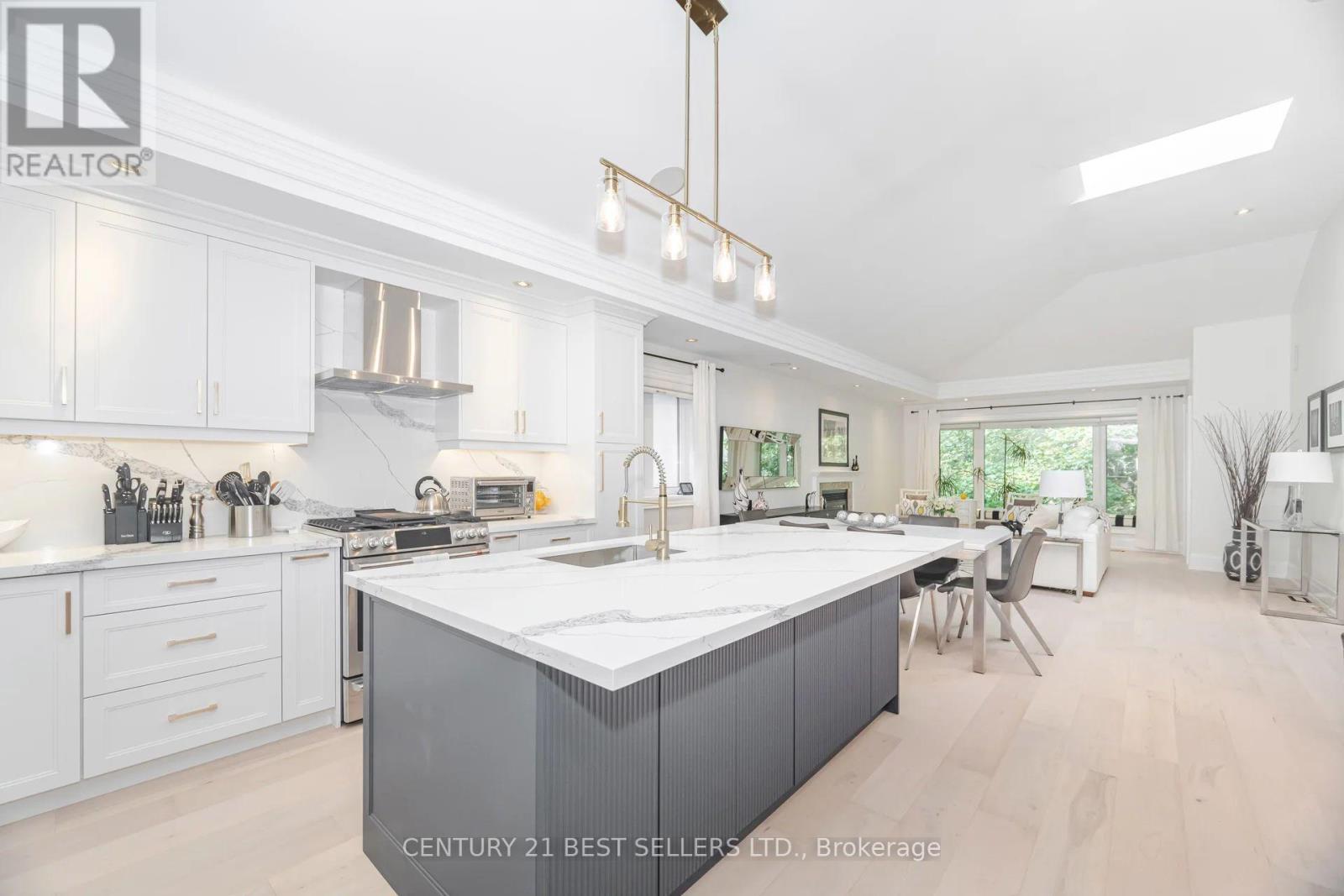 1595 Calverton Court, Mississauga, Ontario  L5G 2W4 - Photo 12 - W12508170