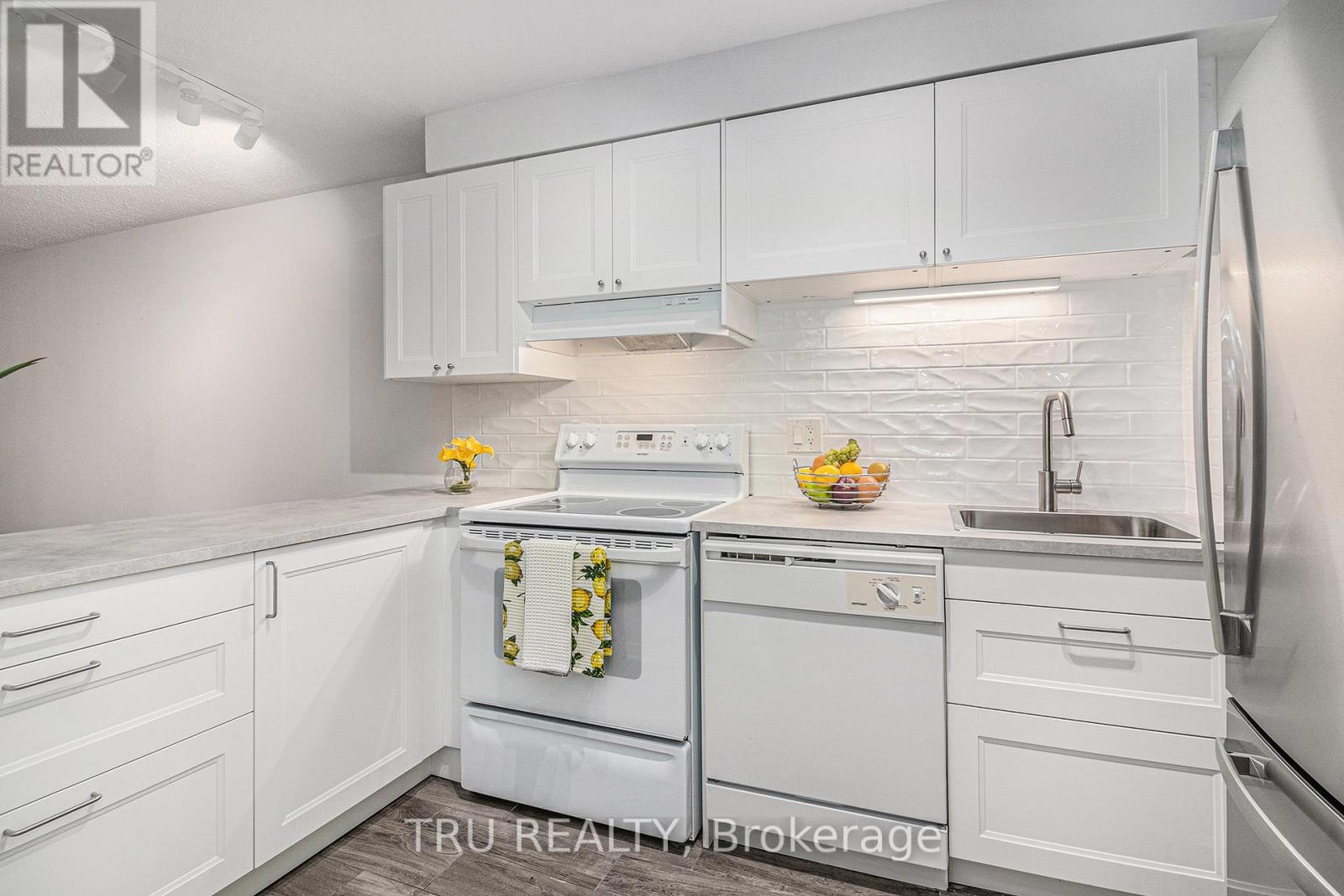 6603a - 6603 Bilberry Drive, Ottawa, Ontario  K1C 4N5 - Photo 3 - X12508078