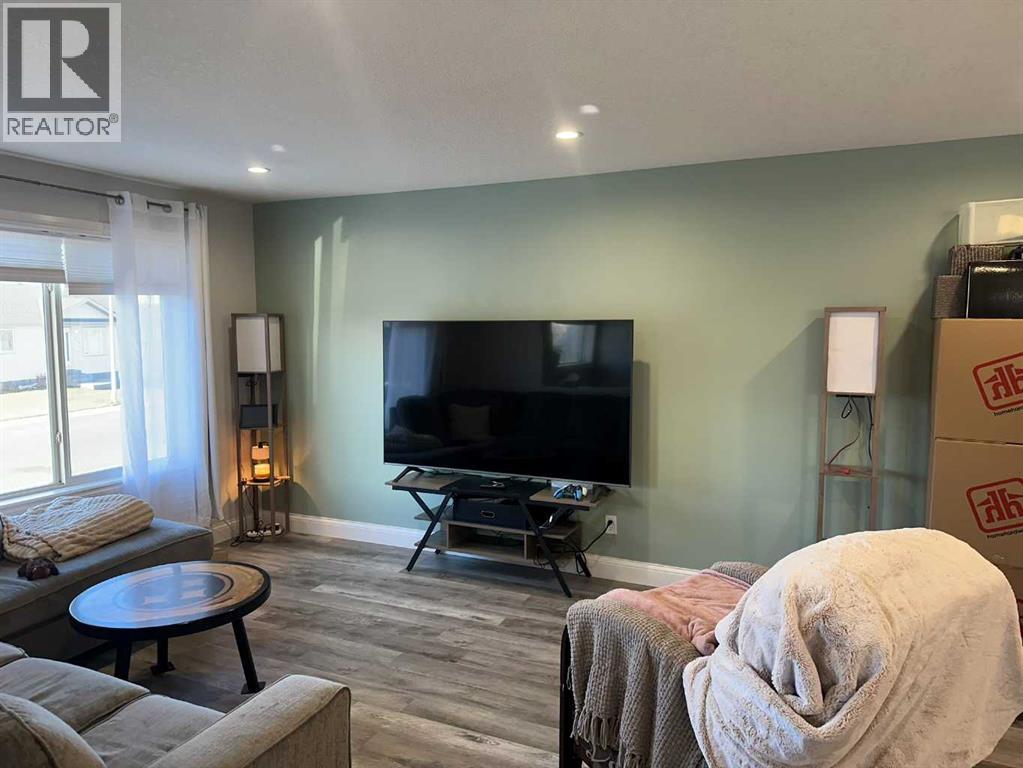 837 Blackfoot Terrace W, Lethbridge, Alberta  T1K 7Y7 - Photo 2 - A2268822