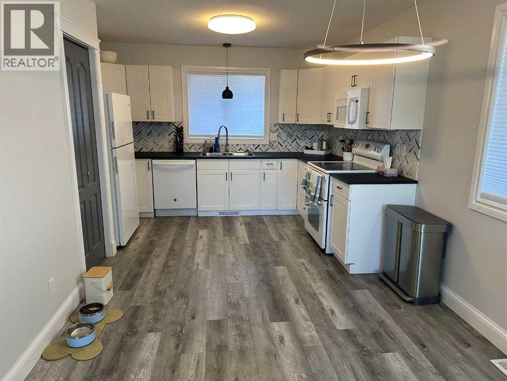 837 Blackfoot Terrace W, Lethbridge, Alberta  T1K 7Y7 - Photo 3 - A2268822