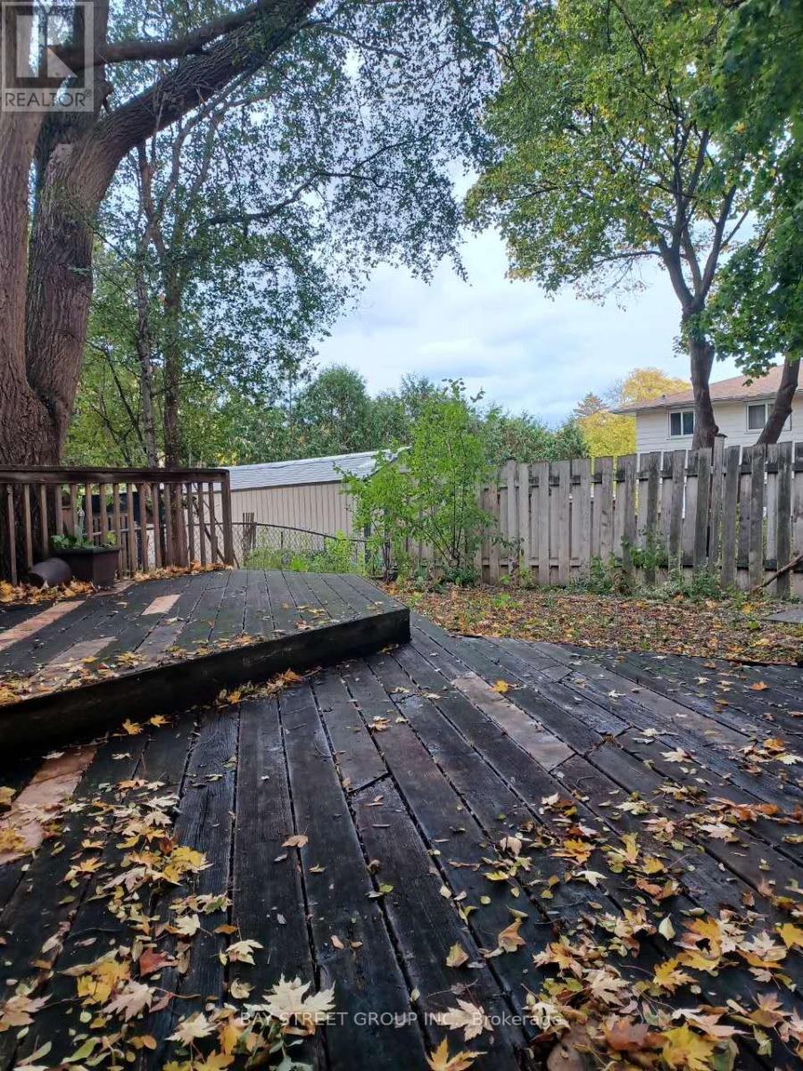 100 Oakdale Drive, Oakville, Ontario L6H 1J3 - Photo 16 - W12432852