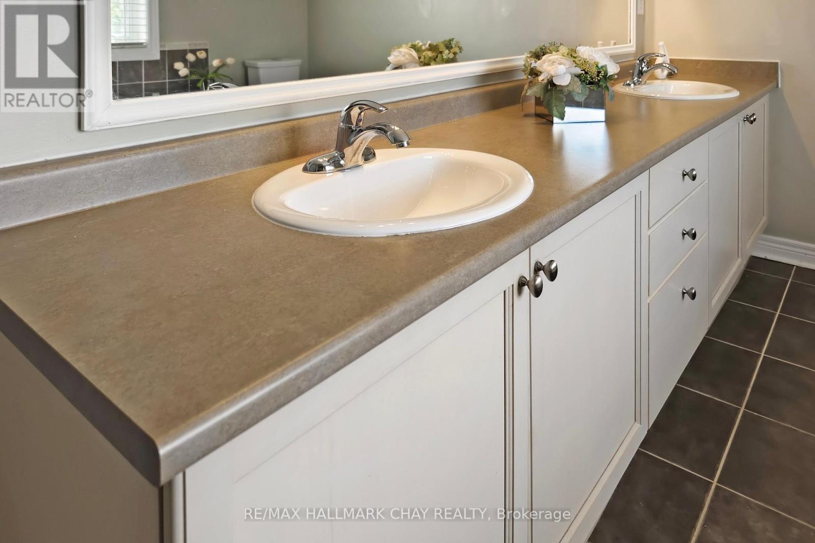 76 Cobblestone Court, Brampton, Ontario  L6R 2S4 - Photo 24 - W12434768