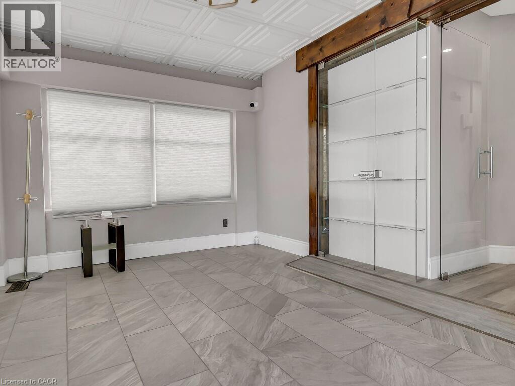 561 Queen Street S, Kitchener, Ontario  N2G 1W9 - Photo 4 - 40782524