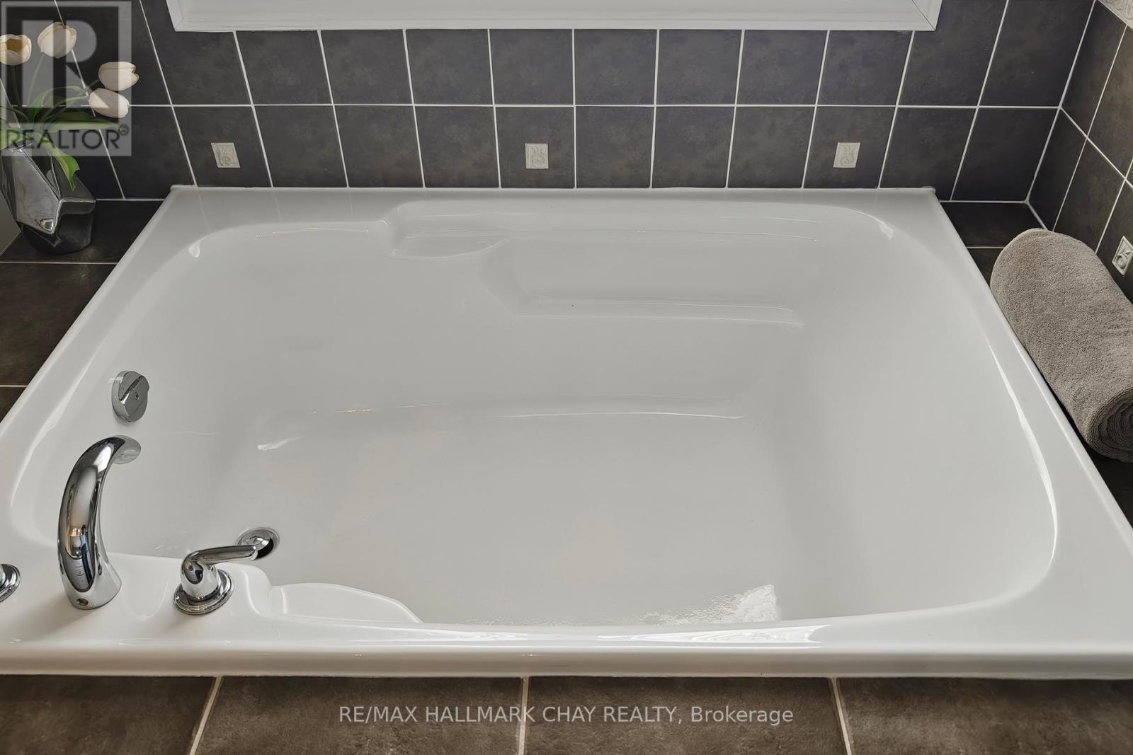 76 Cobblestone Court, Brampton, Ontario  L6R 2S4 - Photo 25 - W12434768