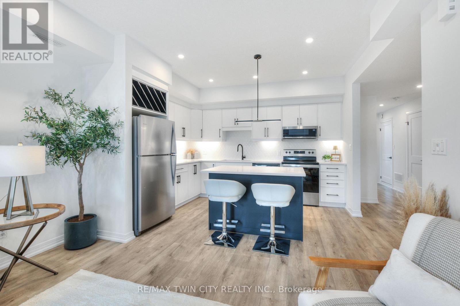 86 - 261 Woodbine Avenue, Kitchener, Ontario  N2R 0S7 - Photo 10 - X12508062