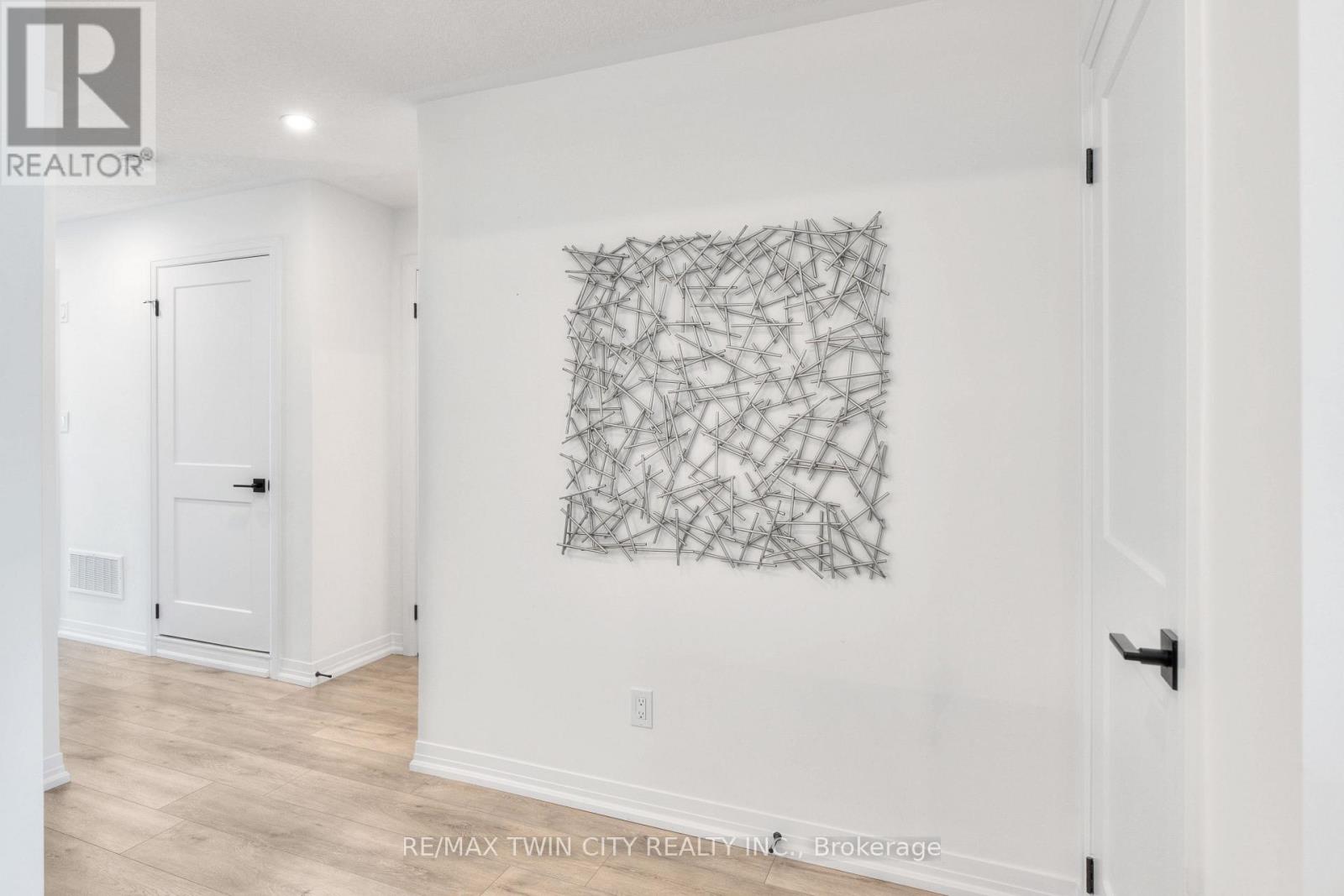 86 - 261 Woodbine Avenue, Kitchener, Ontario  N2R 0S7 - Photo 15 - X12508062