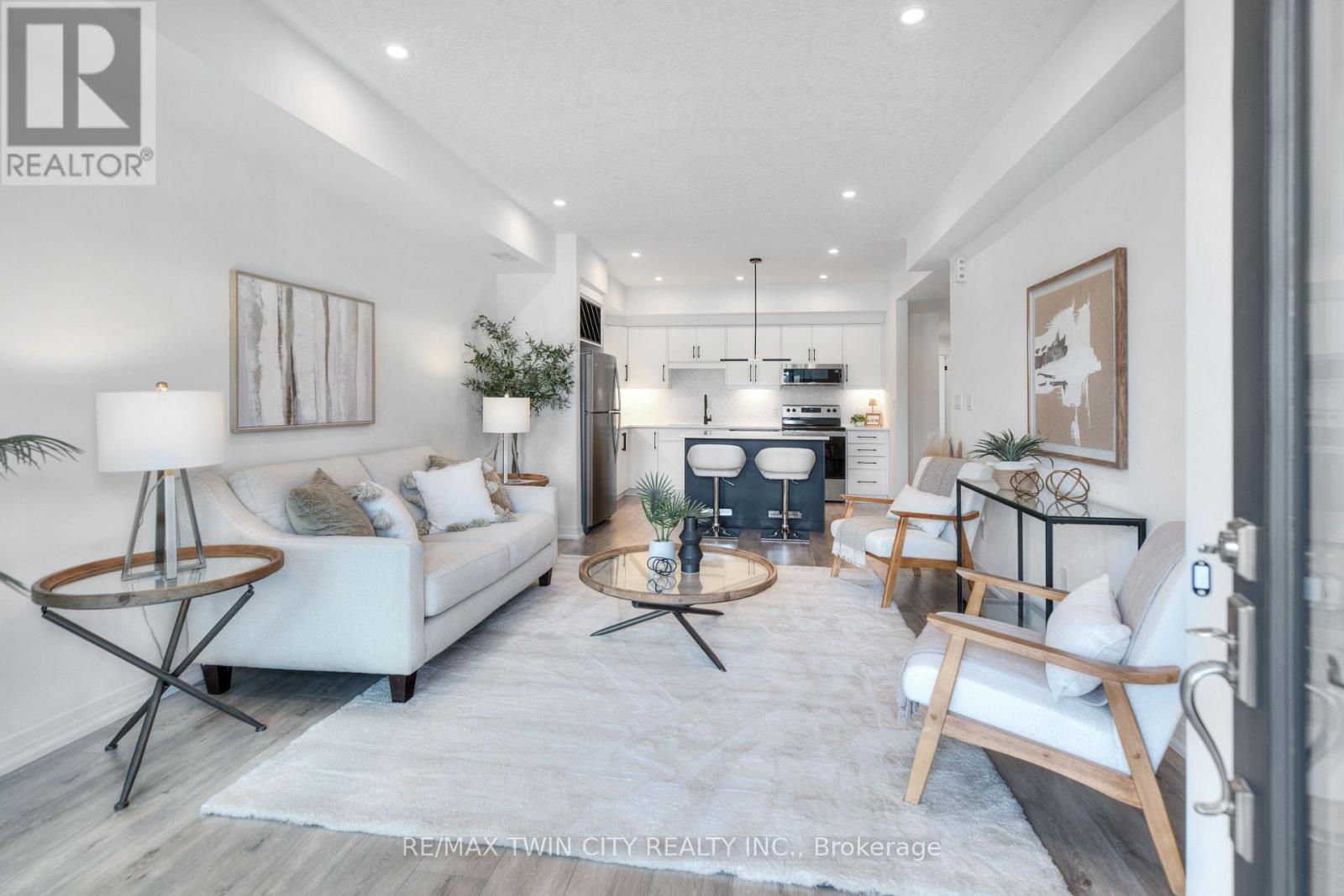 86 - 261 Woodbine Avenue, Kitchener, Ontario  N2R 0S7 - Photo 3 - X12508062